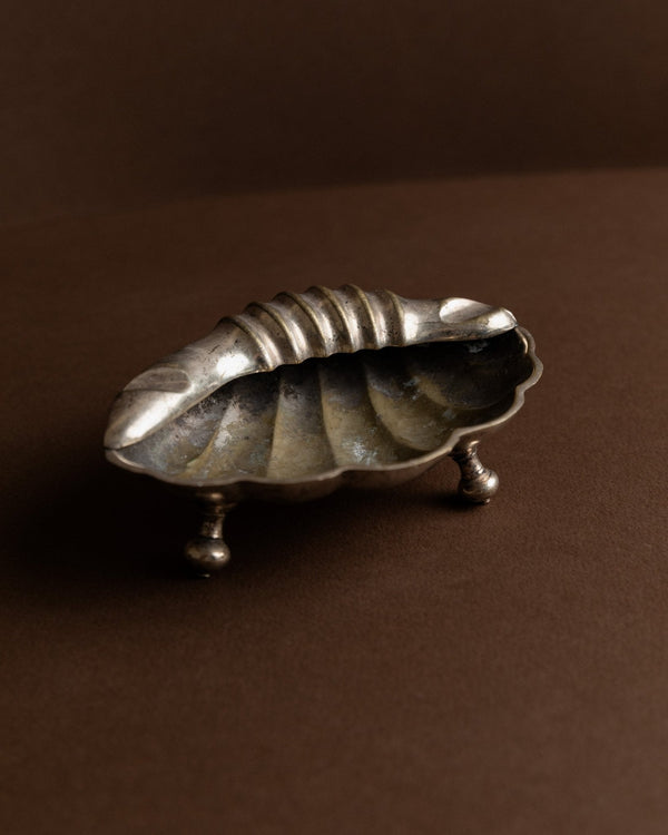 Vintage ashtray in shell shape with feet - Italy 1960s - Metal bowl for ashes - Noble table decoration, gift idea for her - Bottega Jacobs