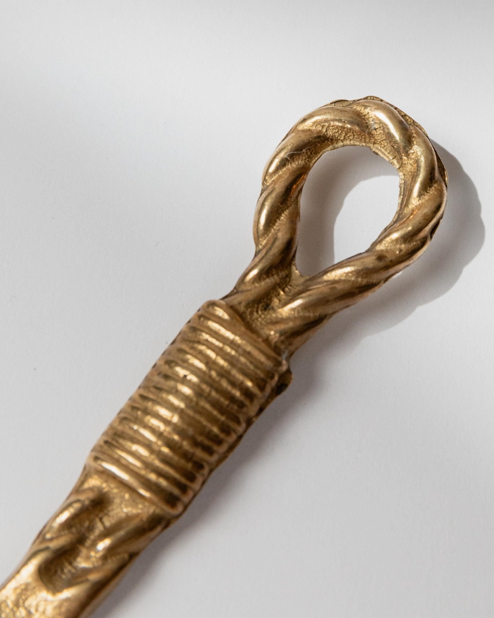 Vintage Bottle Opener Brass - Rope and Loop Shape - Timeless Design Italy 1960s - Christmas Gift Idea Elegant, Retro Bar Decoration_Bottega Jacobs