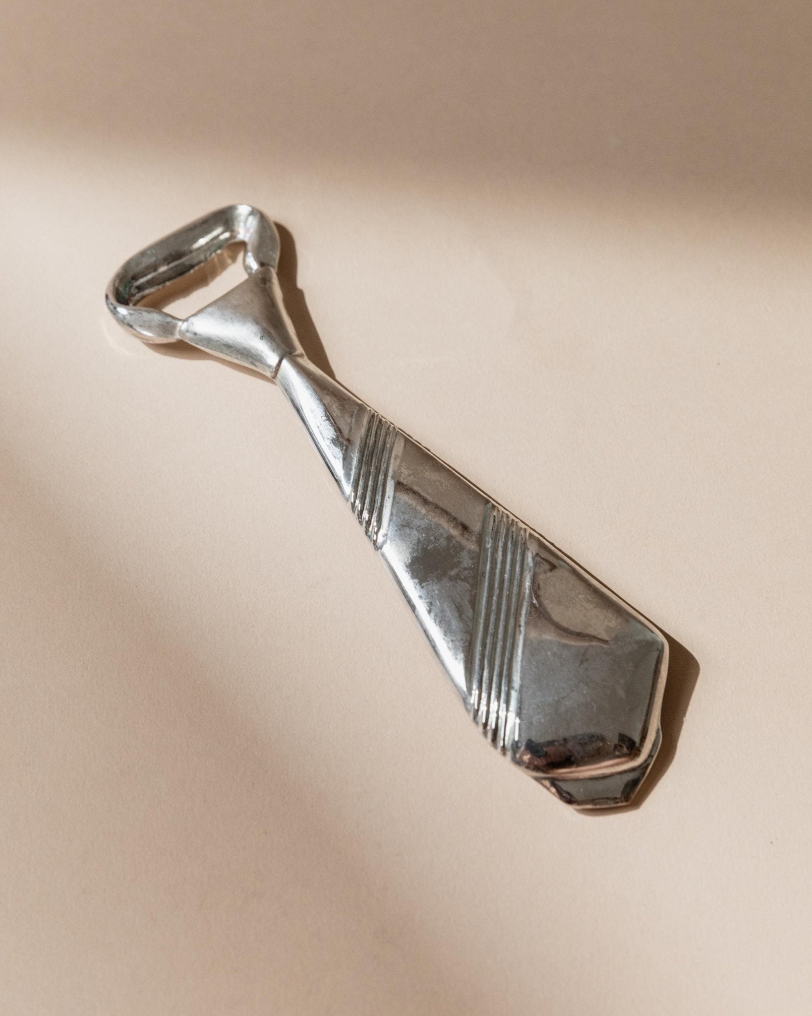 Vintage Bottle Opener Silver Plated with Tie Shape - Mid Century Design Italy 1970s - Gift Idea Elegant, Retro Bar Decoration_Bottega Jacobs