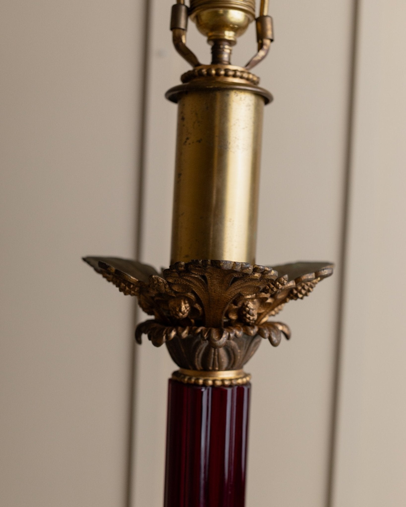 Vintage brass table lamp, classic Empire design lamp from 1910 in Hollywood Regency style, made in USA - Bottega Jacobs