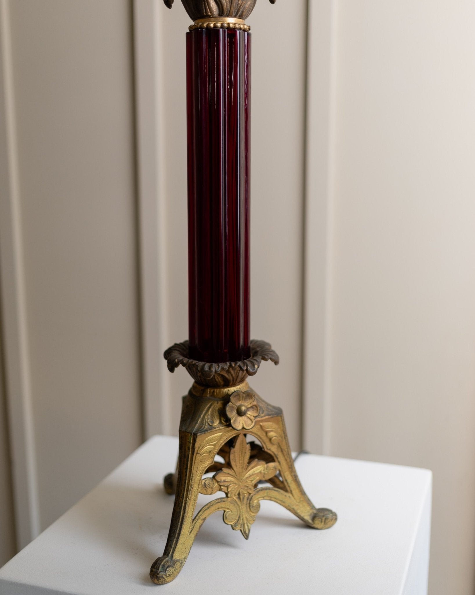 Vintage brass table lamp, classic Empire design lamp from 1910 in Hollywood Regency style, made in USA - Bottega Jacobs