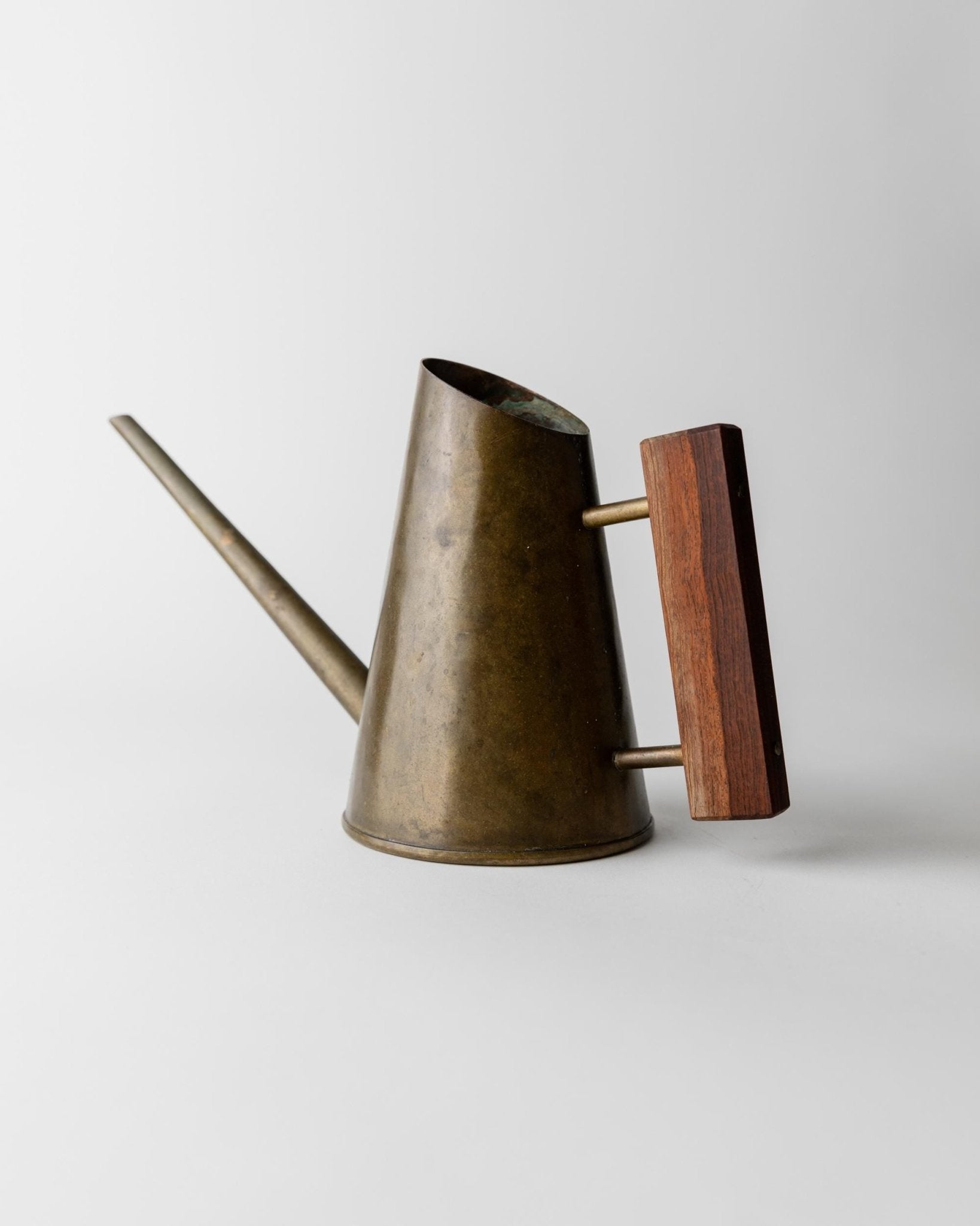 Vintage Brass Watering Can with Wooden Handle - Design by Emil Funke for VEB Kunstschmiede Neuruppin 1960s - Timeless Interior, Gift Idea_Bottega Jacobs