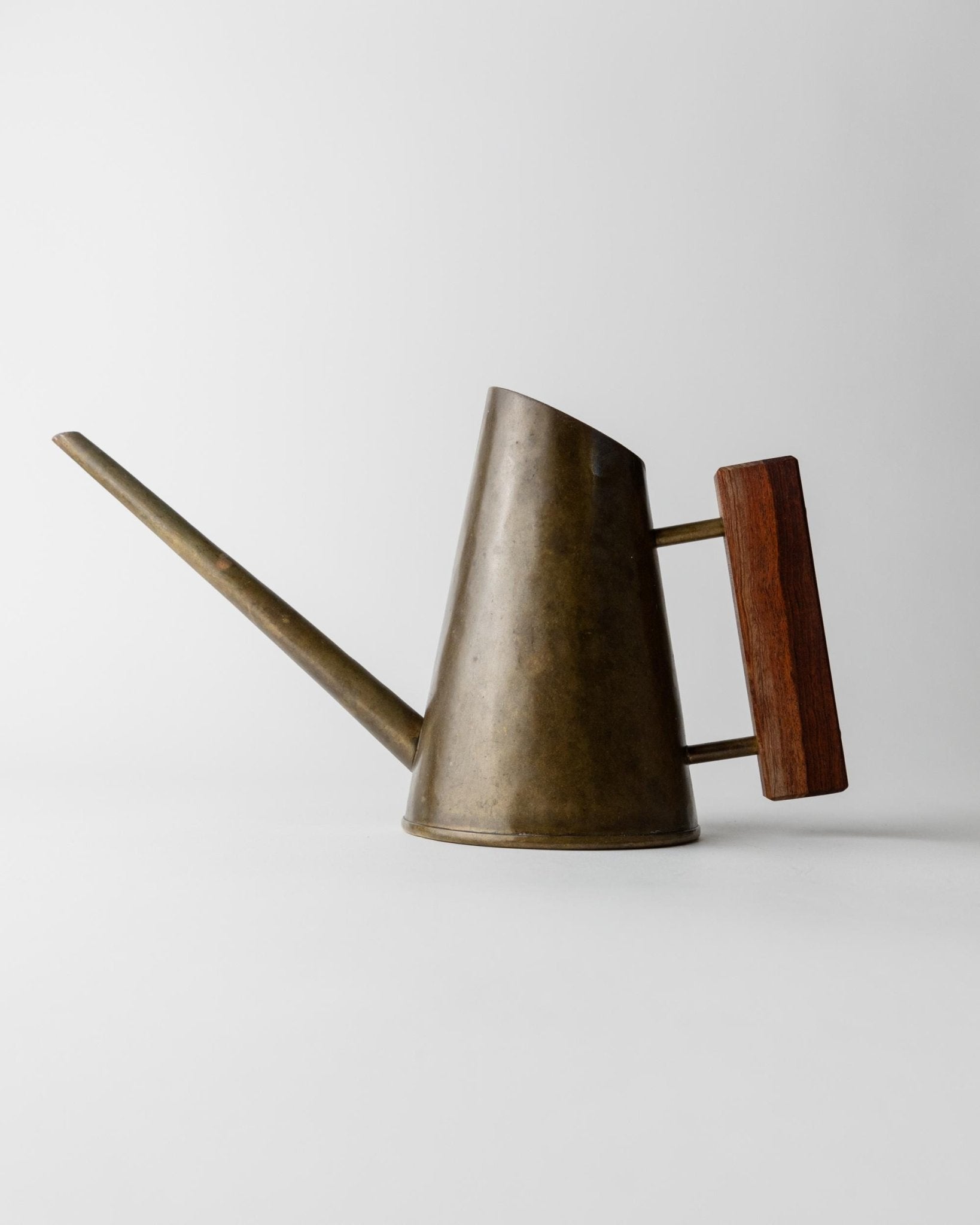 Vintage Brass Watering Can with Wooden Handle - Design by Emil Funke for VEB Kunstschmiede Neuruppin 1960s - Timeless Interior, Gift Idea_Bottega Jacobs