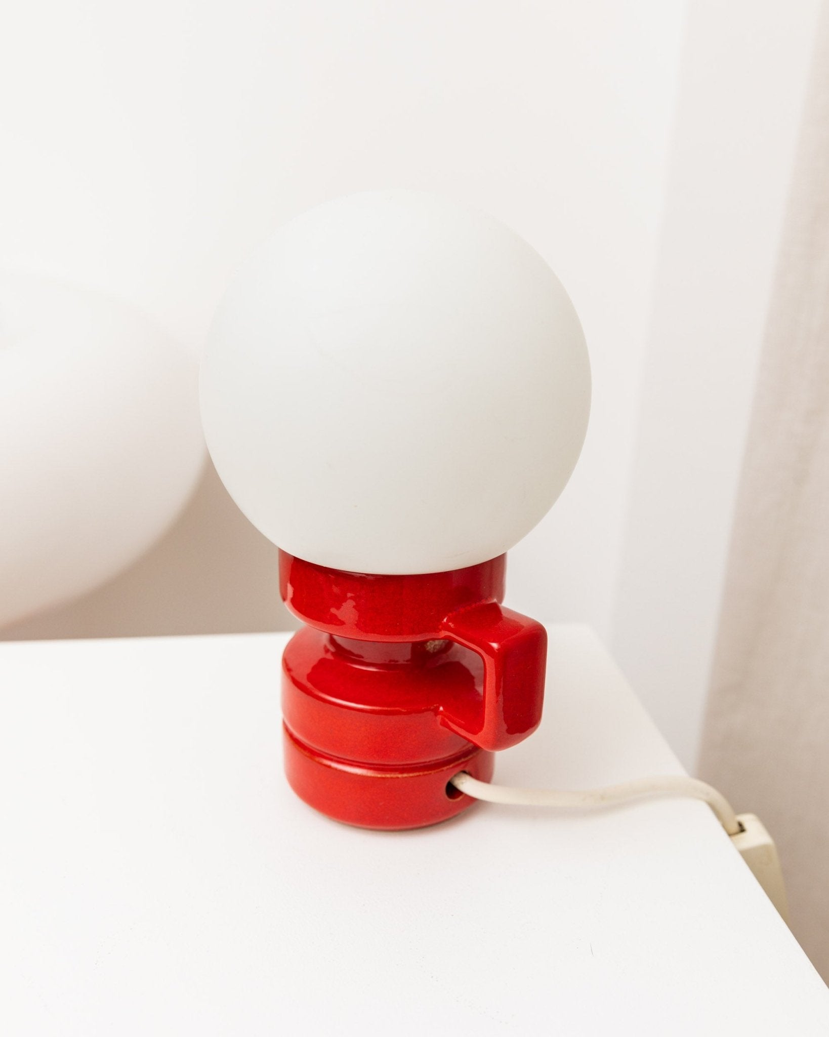 Vintage ceramic table lamp Italy 1970s - Red with white glass shade - Mid Century Design - Classic lighting - Retro gift idea - Bottega Jacobs