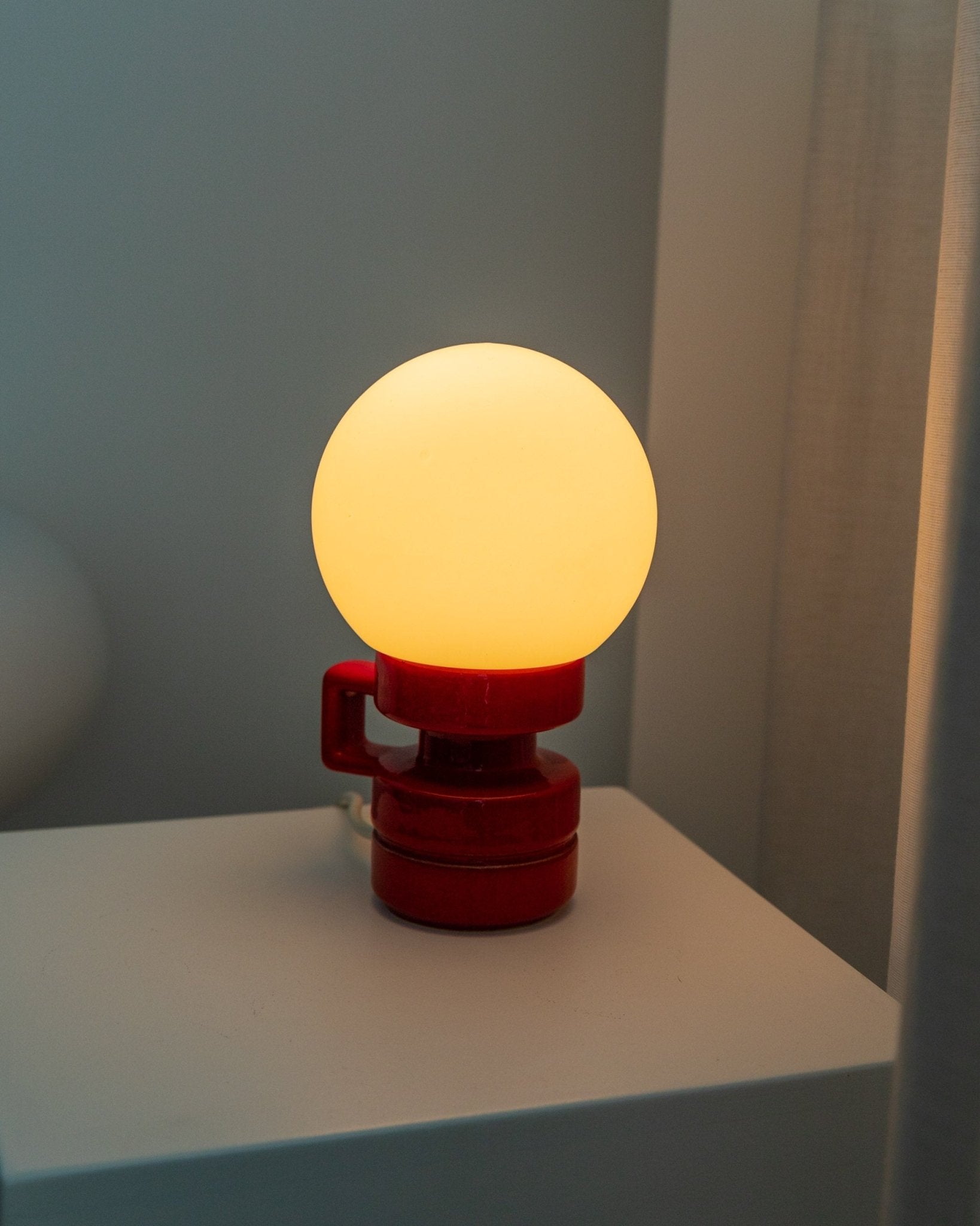 Vintage ceramic table lamp Italy 1970s - Red with white glass shade - Mid Century Design - Classic lighting - Retro gift idea - Bottega Jacobs
