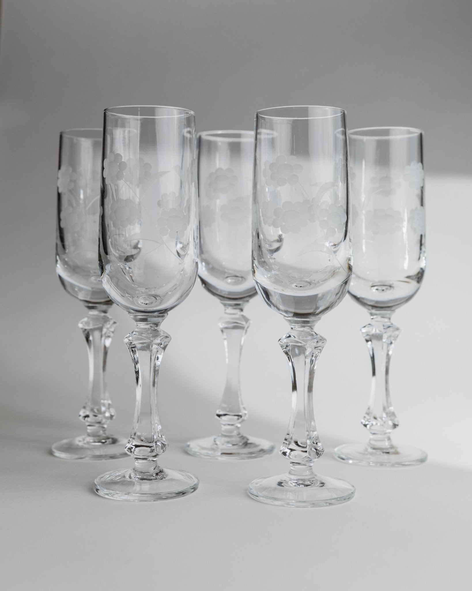 Vintage Champagne Glasses Set of 5 - Elegant Etched Floral Pattern Design Italy 1960s - Gift Idea Unique, Retro Barware Table Decoration_Bottega Jacobs