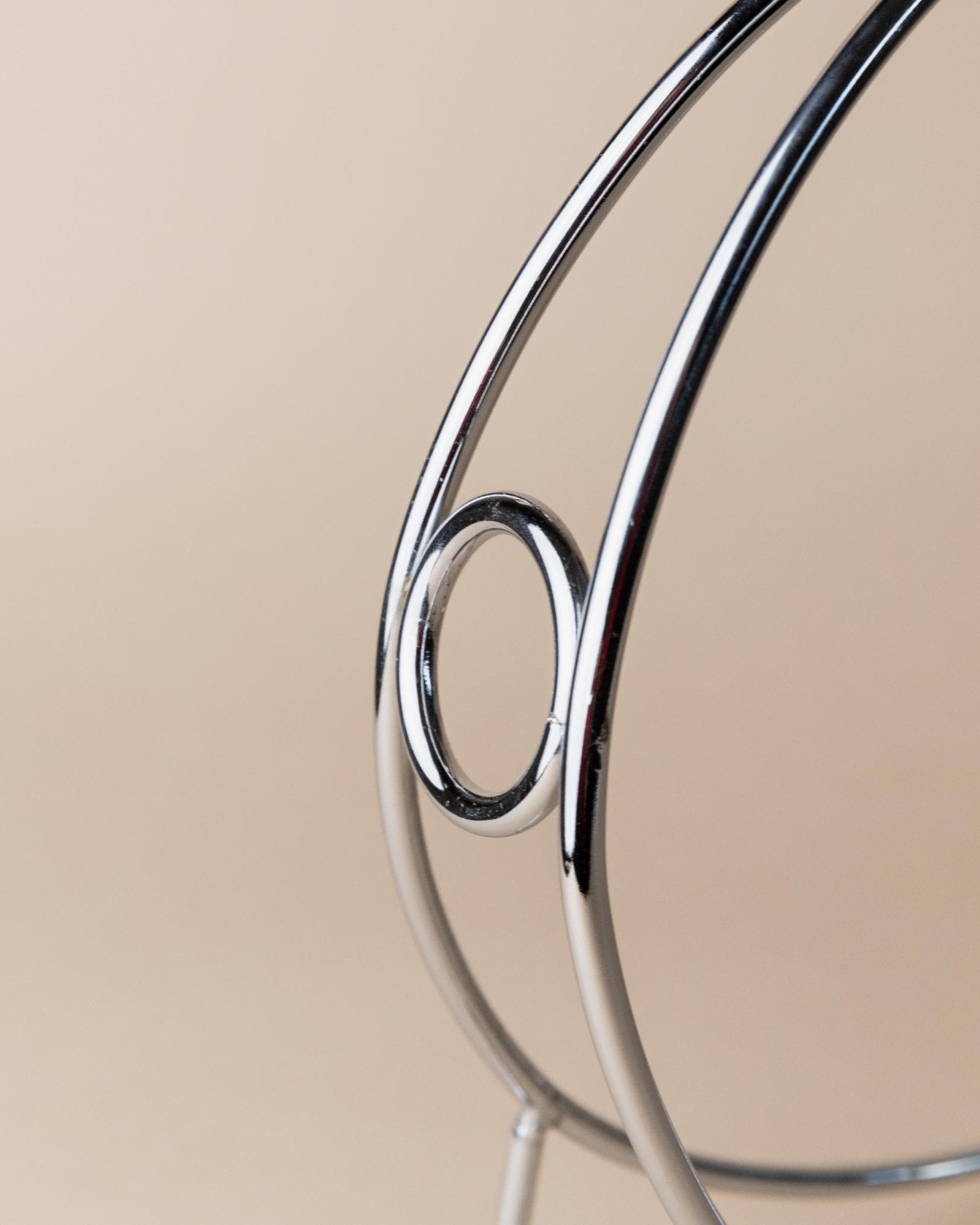 Vintage Chrome Bottle Holder with Wood Handle - Timeless Ring Design, Wine Storage - Space Age Italy 1980s - Elegant Table Decor, Gift Idea_Bottega Jacobs