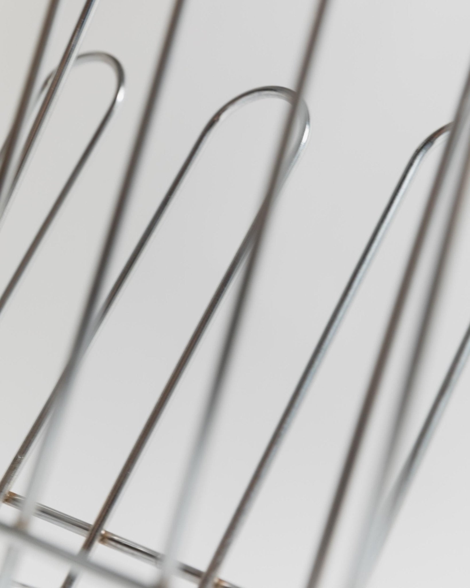 Vintage Chrome Magazine Rack Metal - Space Age Design 1970s - Decorative storage for magazines and books - Retro gift idea elegant_Bottega Jacobs