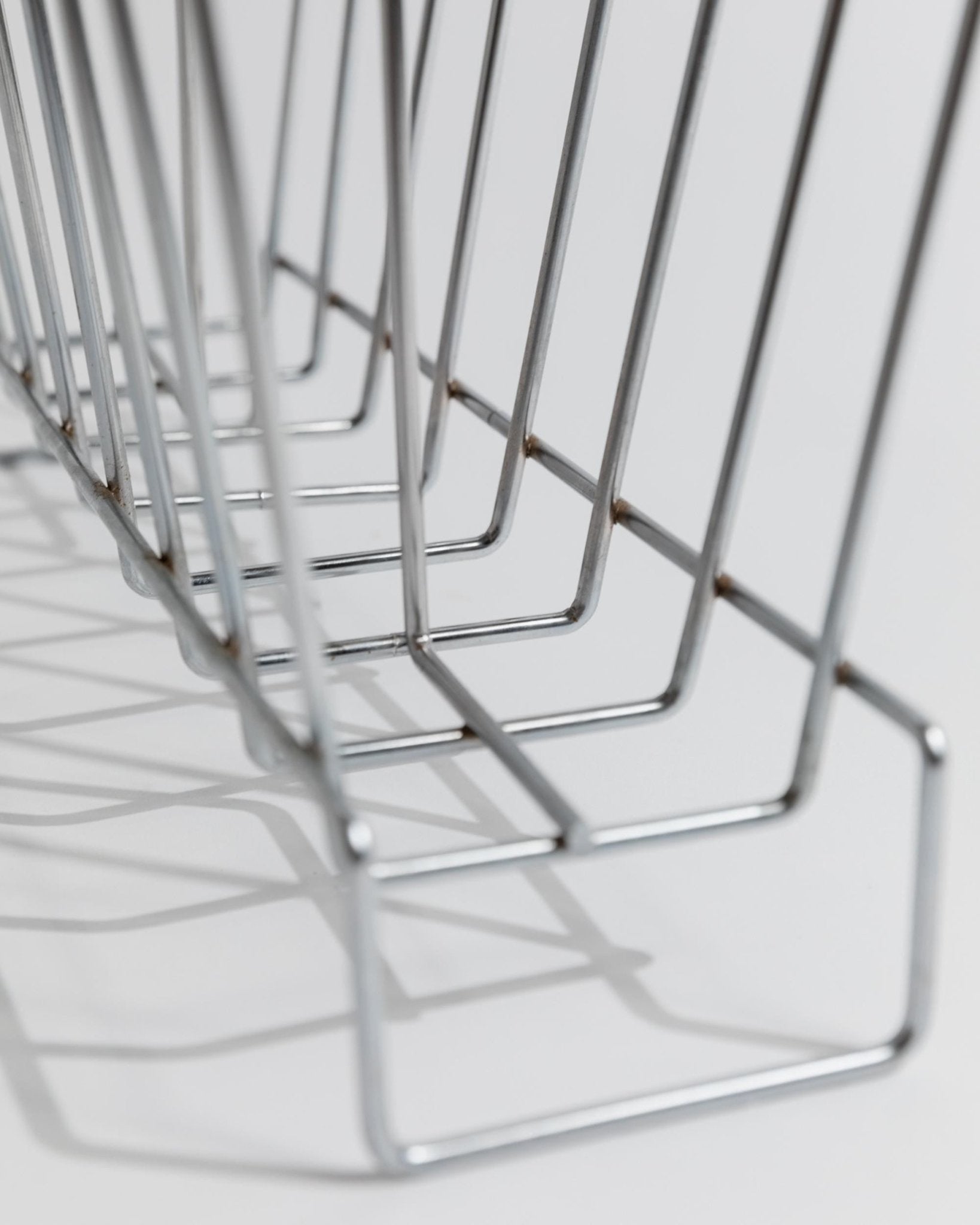 Vintage Chrome Magazine Rack Metal - Space Age Design 1970s - Decorative storage for magazines and books - Retro gift idea elegant_Bottega Jacobs