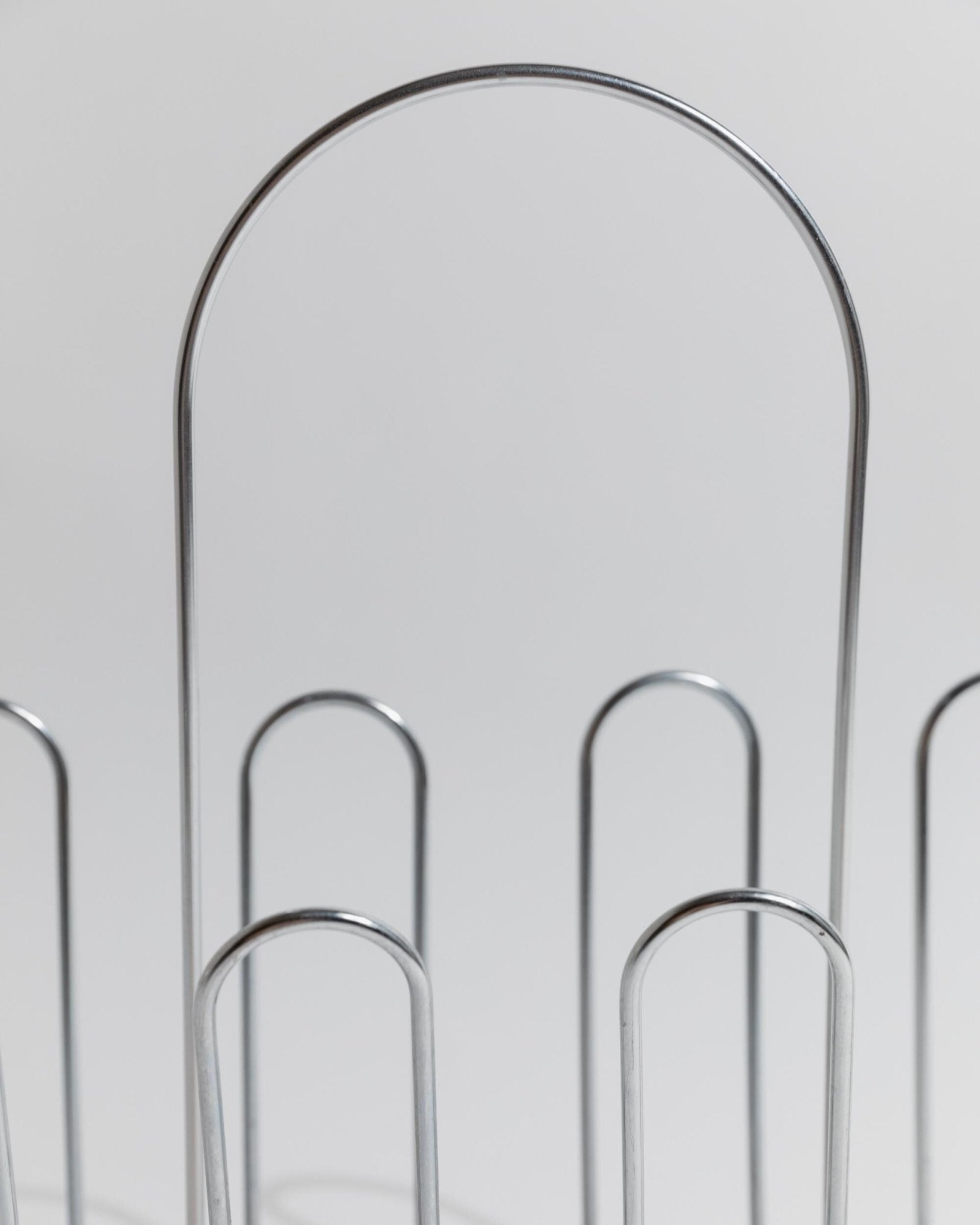 Vintage Chrome Magazine Rack Metal - Space Age Design 1970s - Decorative storage for magazines and books - Retro gift idea elegant_Bottega Jacobs
