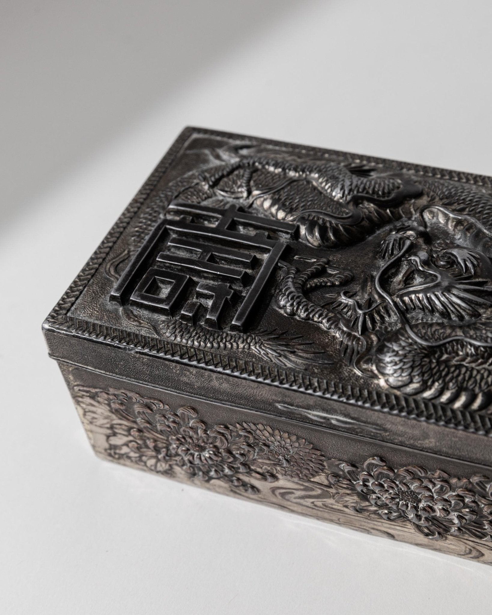 Vintage Early 19th Century Japanese Silver Plated Box Dragon Motif, Wood Inlay, Rare Jewelry or Cigarette Case, Antique Elegant Gift Idea_Bottega Jacobs