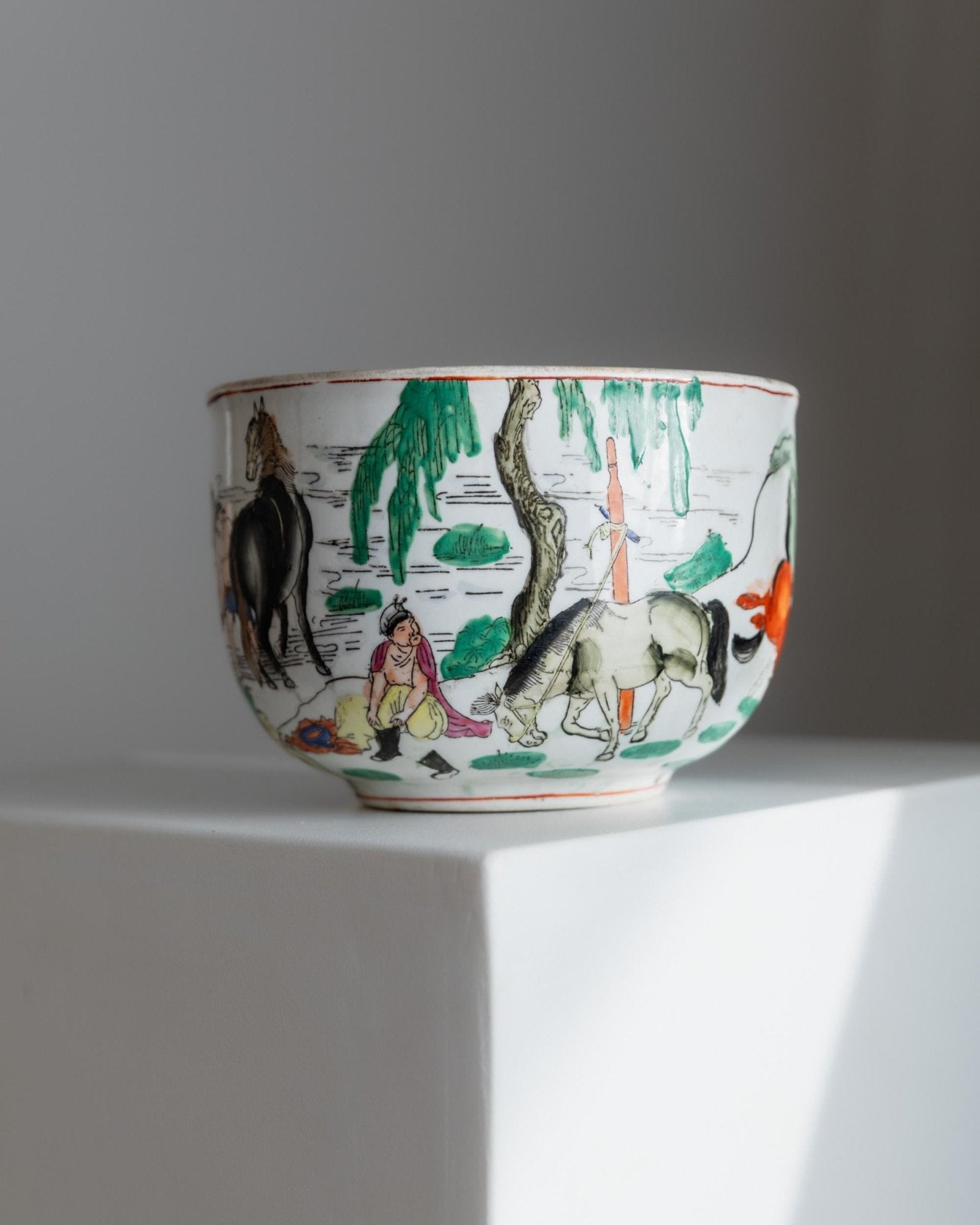 Vintage flower pot Chinese motif - decorative bowl hand - painted, horses and figures - China 1950s - elegant decoration, gift idea_Bottega Jacobs