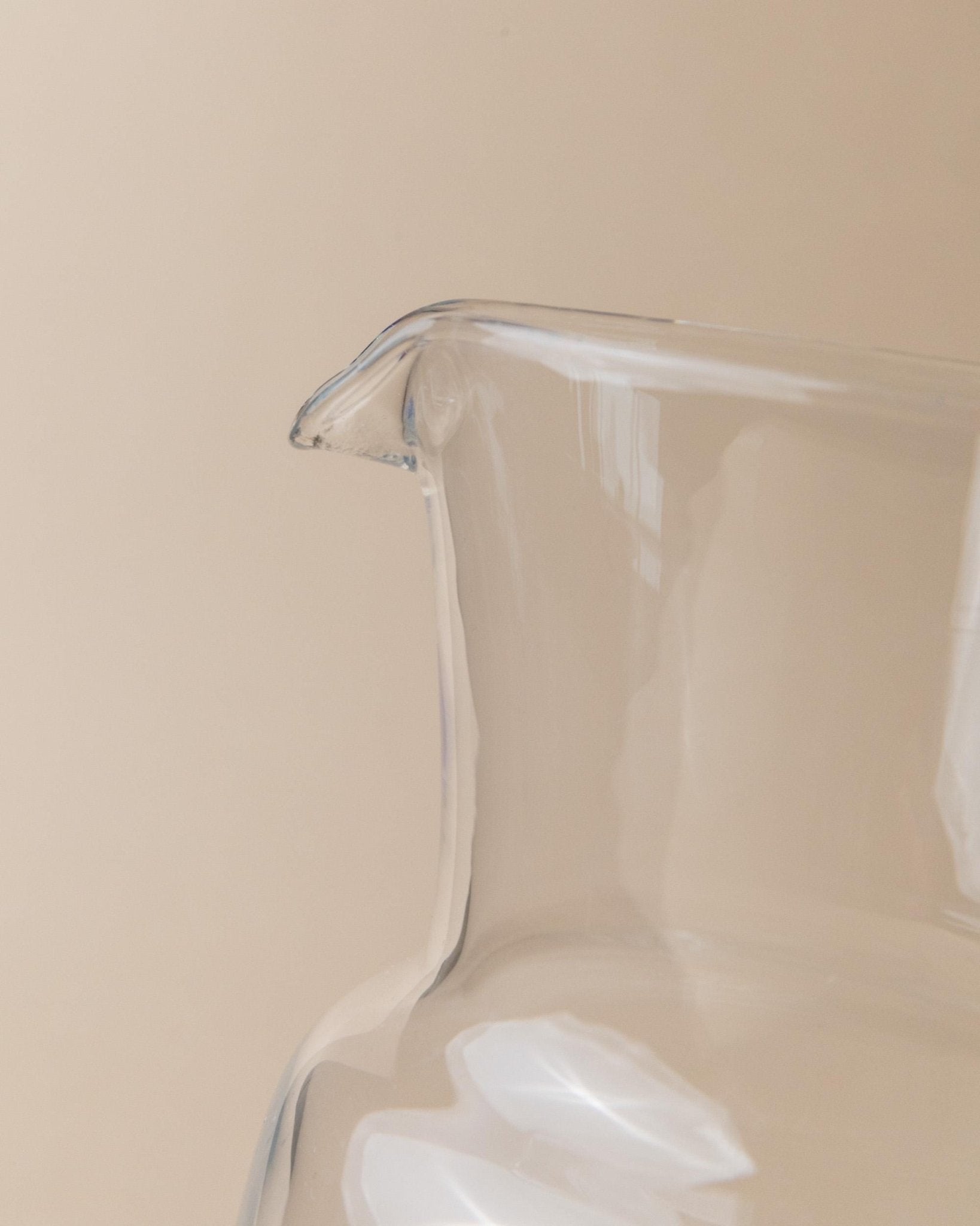 Vintage Glass jug - clear glass and blue handle - Mid Century Design Italy 1970s - Stylish table decoration, gift idea retro_Bottega Jacobs