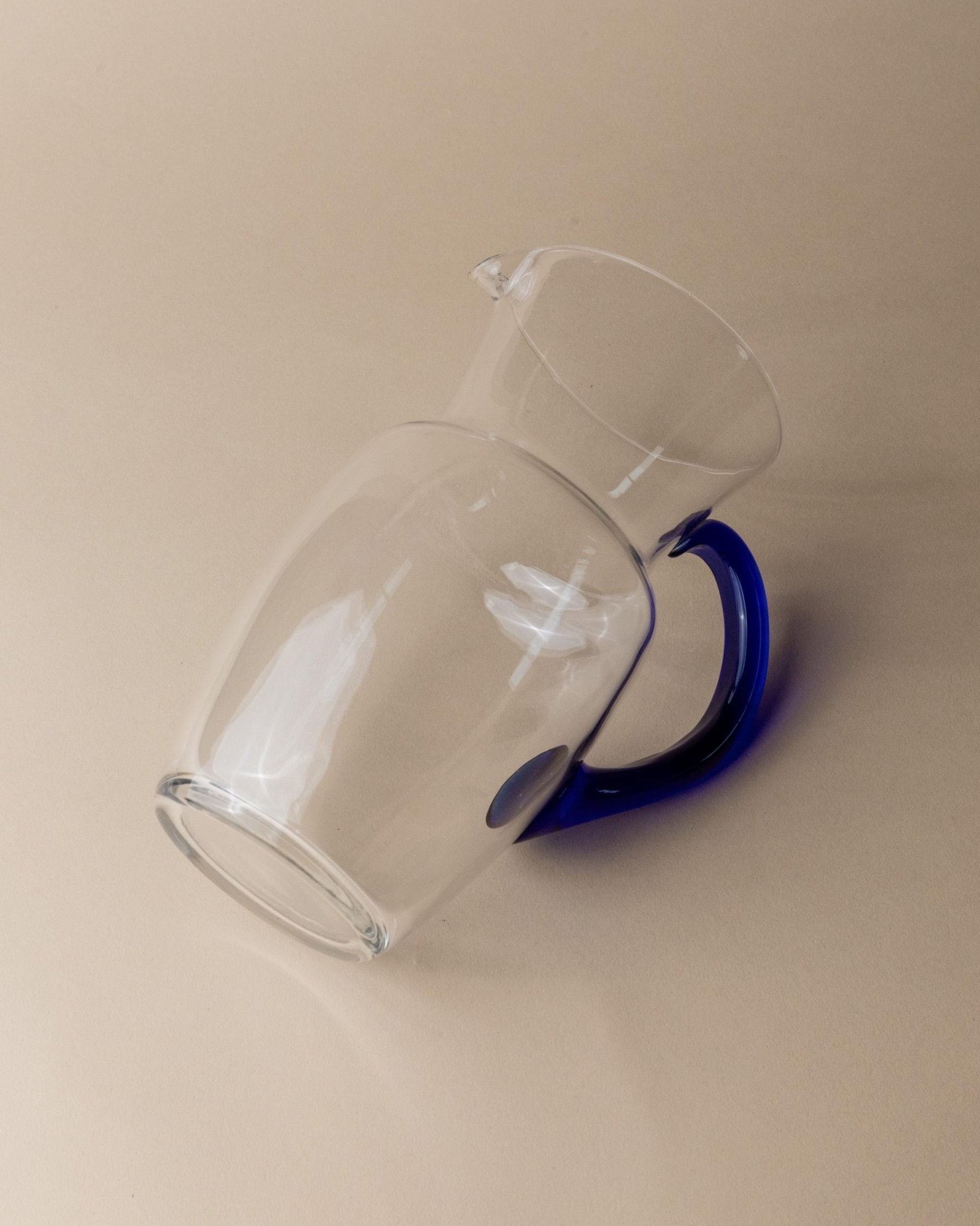 Vintage Glass jug - clear glass and blue handle - Mid Century Design Italy 1970s - Stylish table decoration, gift idea retro_Bottega Jacobs