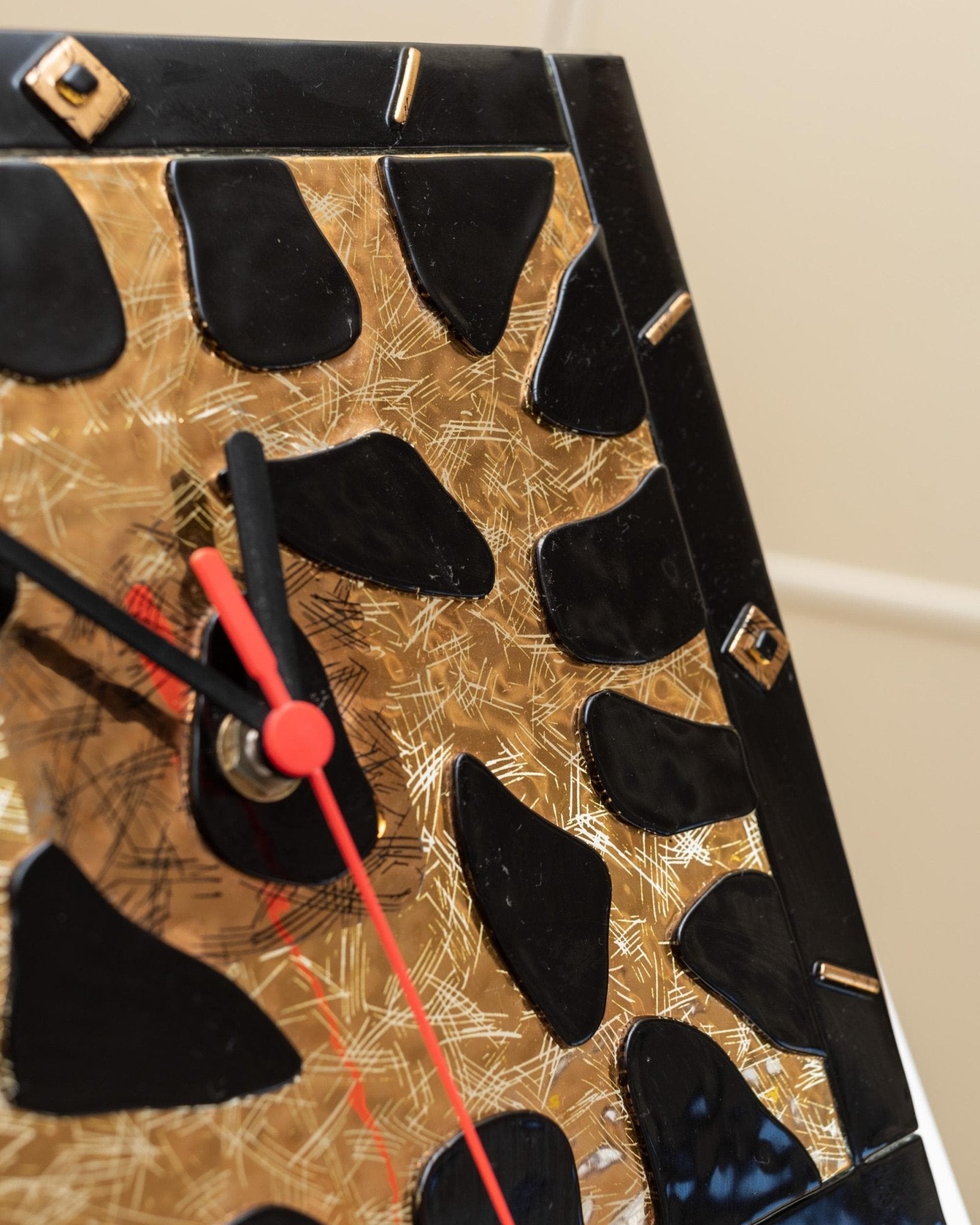 Vintage glass wall clock Italy 1980s - leo pattern in gold and black - Murano glass Memphis style - gift retro, 80s pop art_Bottega Jacobs