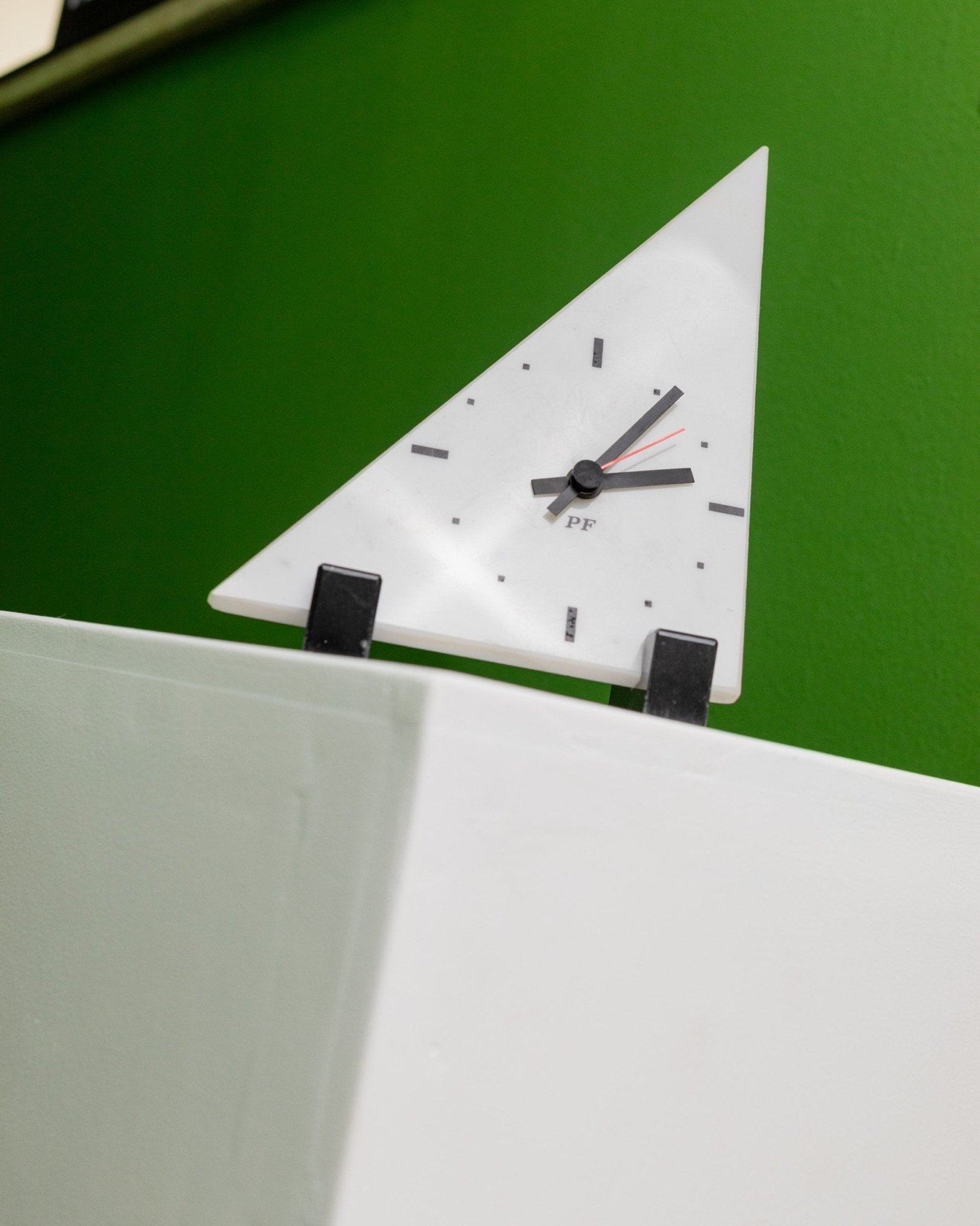 Vintage marble triangle grandfather clock 1980s - Pop Art wall clock by PF - Memphis Style Italy - Bottega Jacobs