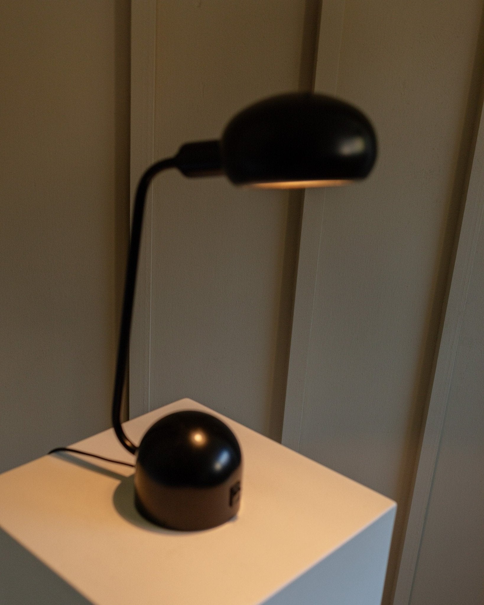 Vintage metal table lamp - Adjustable desk lamp - Postmodern Memphis Style - Italy 1980s - Bottega Jacobs