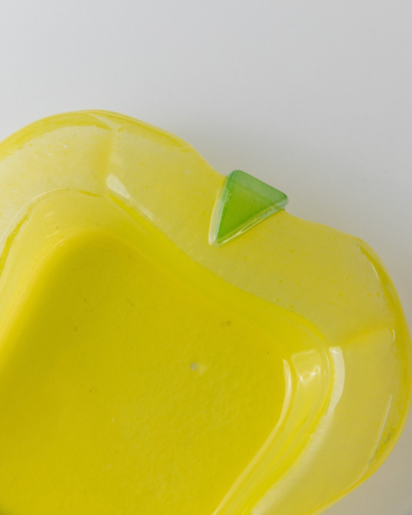 Vintage Murano glass ashtray - bright yellow, lemon motif - design Italy 1980s - gift idea, colourful retro decoration, pop art - Bottega Jacobs