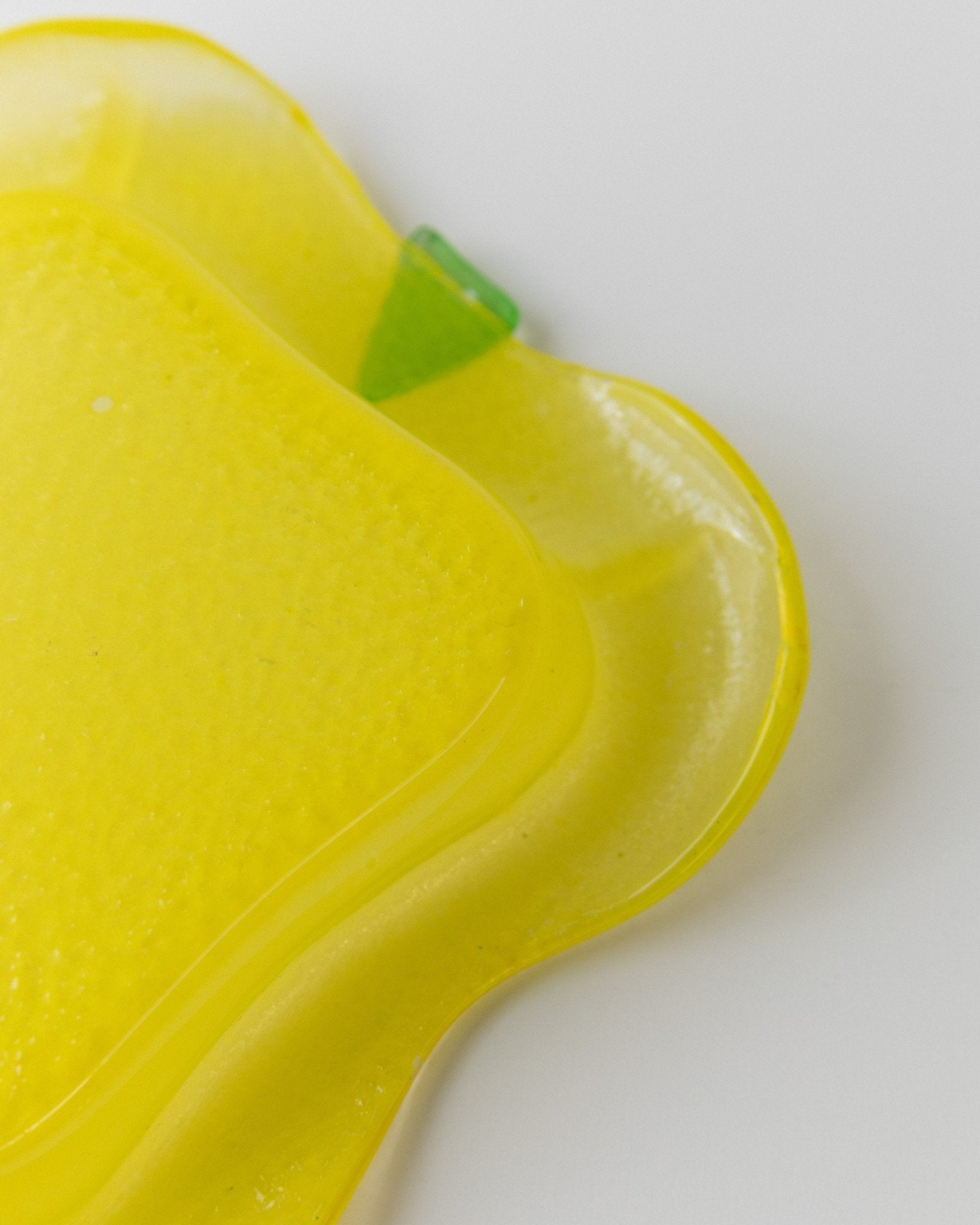 Vintage Murano glass ashtray - bright yellow, lemon motif - design Italy 1980s - gift idea, colourful retro decoration, pop art - Bottega Jacobs