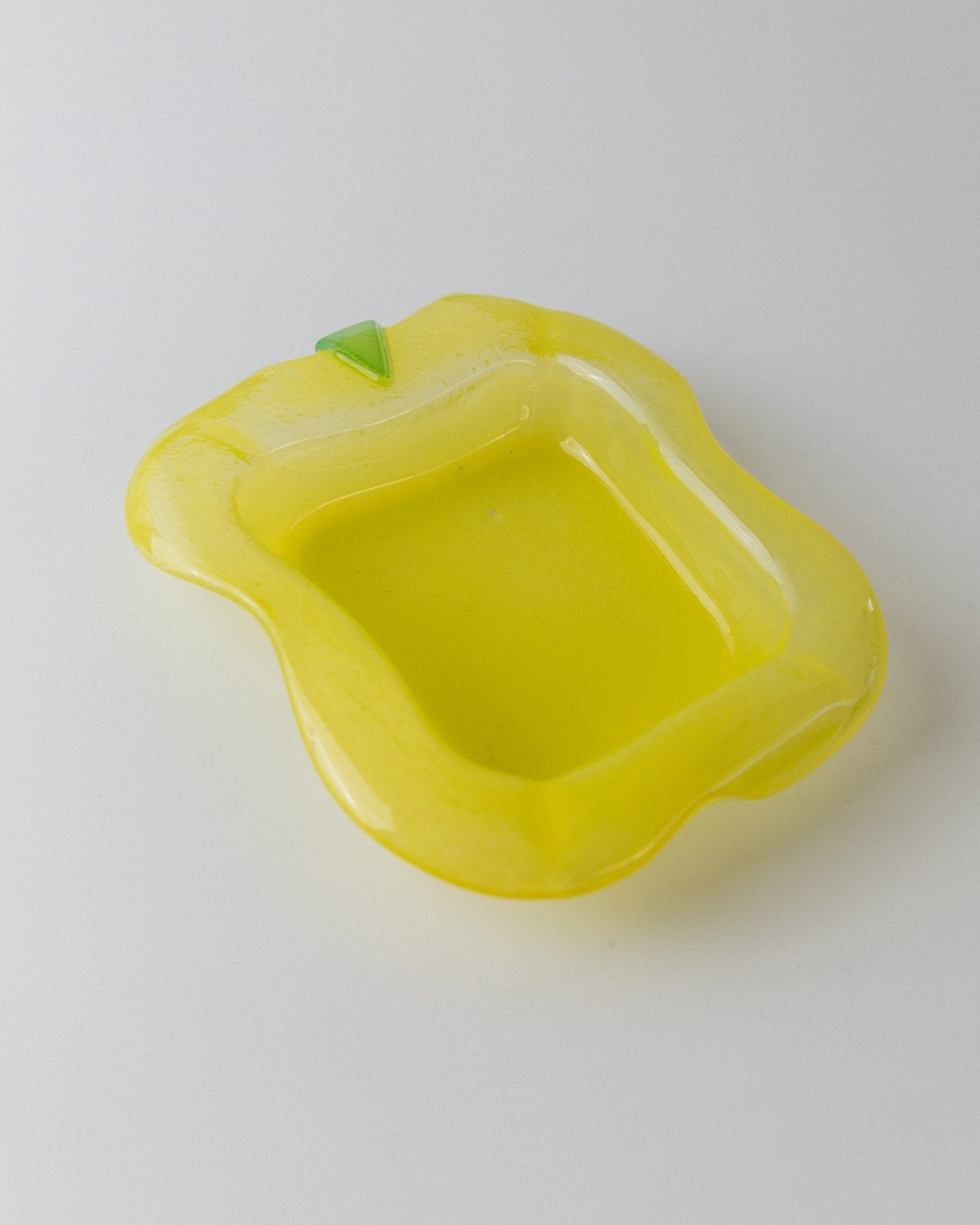 Vintage Murano glass ashtray - bright yellow, lemon motif - design Italy 1980s - gift idea, colourful retro decoration, pop art - Bottega Jacobs