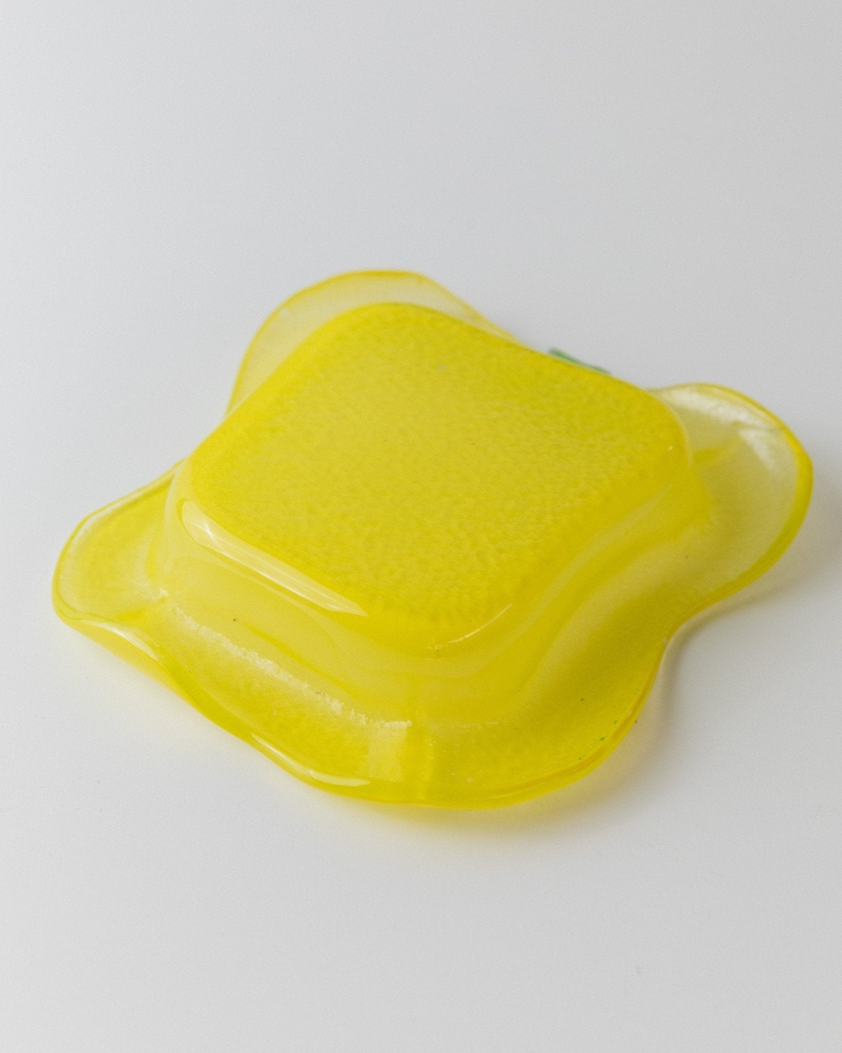 Vintage Murano glass ashtray - bright yellow, lemon motif - design Italy 1980s - gift idea, colourful retro decoration, pop art - Bottega Jacobs