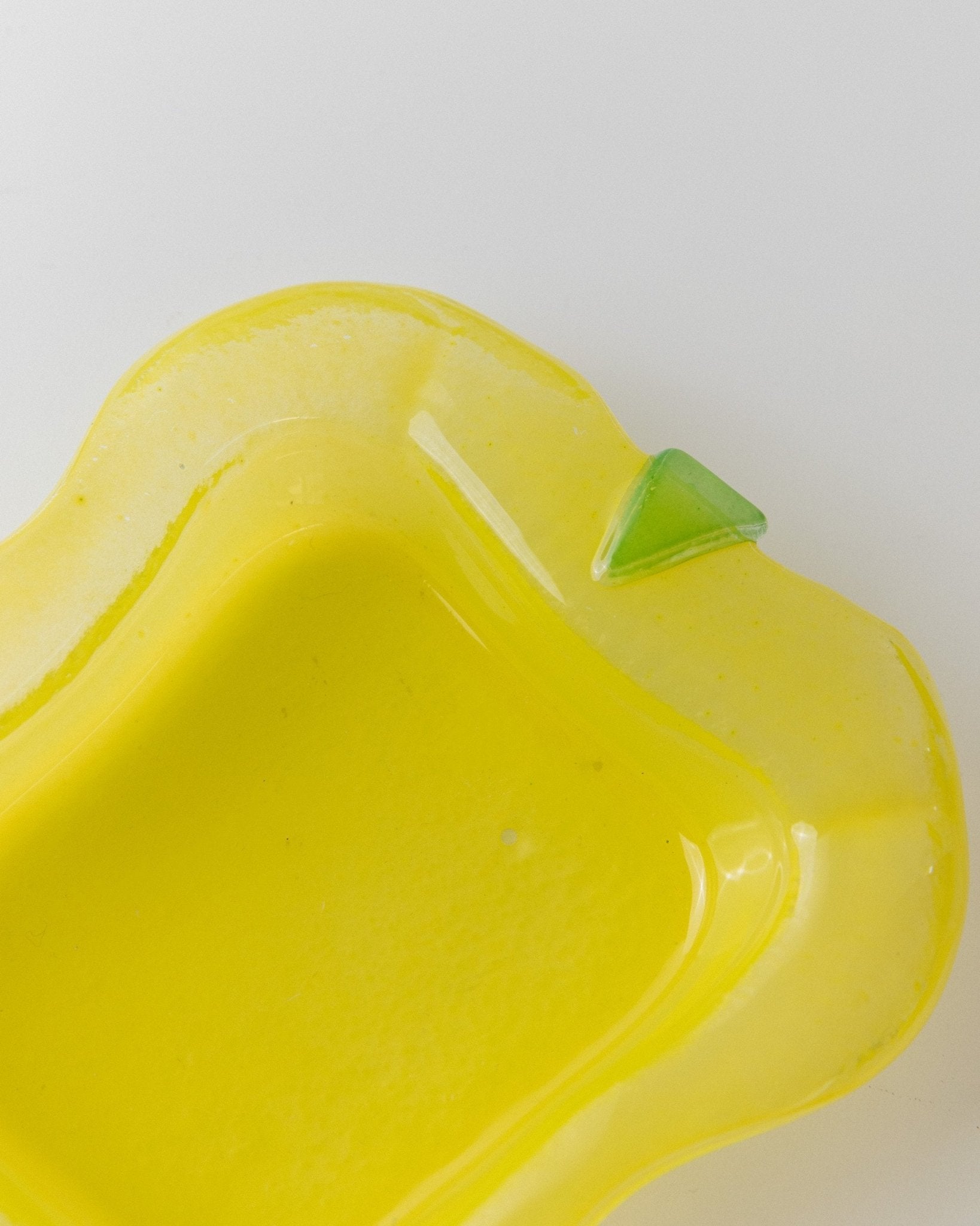 Vintage Murano glass ashtray - bright yellow, lemon motif - design Italy 1980s - gift idea, colourful retro decoration, pop art - Bottega Jacobs