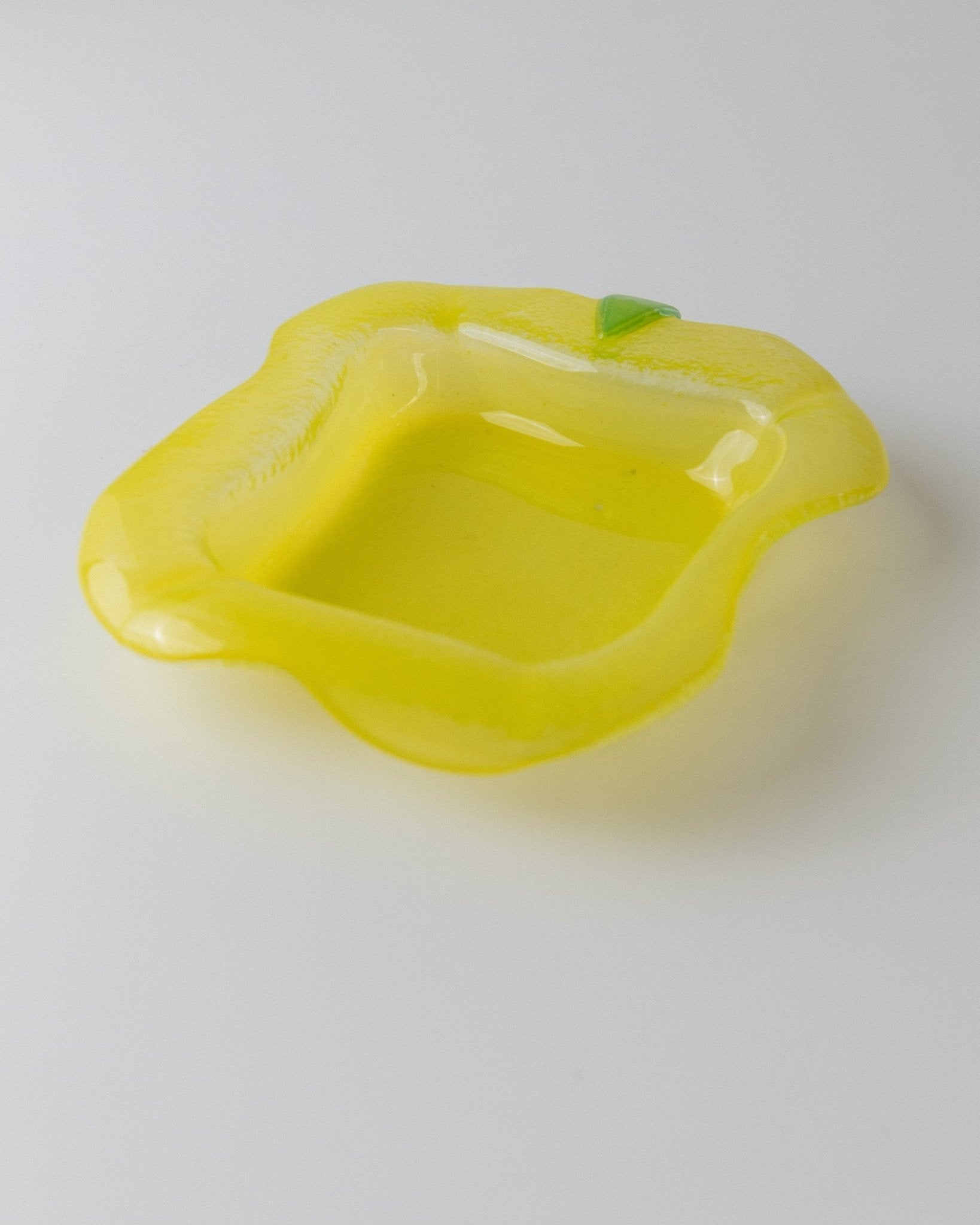 Vintage Murano glass ashtray - bright yellow, lemon motif - design Italy 1980s - gift idea, colourful retro decoration, pop art - Bottega Jacobs