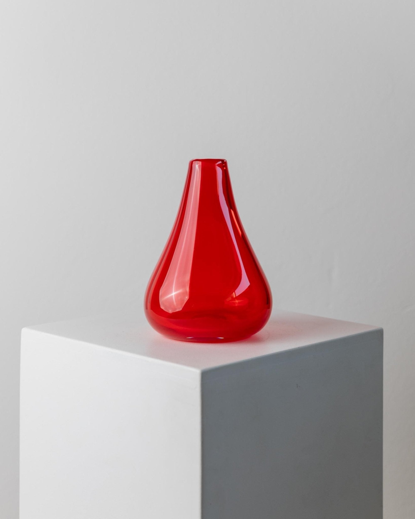 Vintage Murano Glass Vase Red - Bright Red, Eye - Catcher Italy 1970s - Flower Vase, Timeless Shape - Elegant Retro Decoration, Gift Idea_Bottega Jacobs