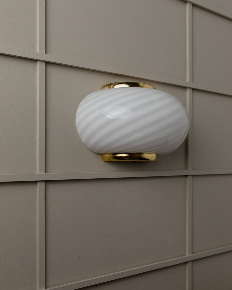 Vintage Murano glass wall lamp - Swirl pattern glass white and brass - Italy Hollywood Regency 1970s - Decorative lamp, gift idea - Bottega Jacobs