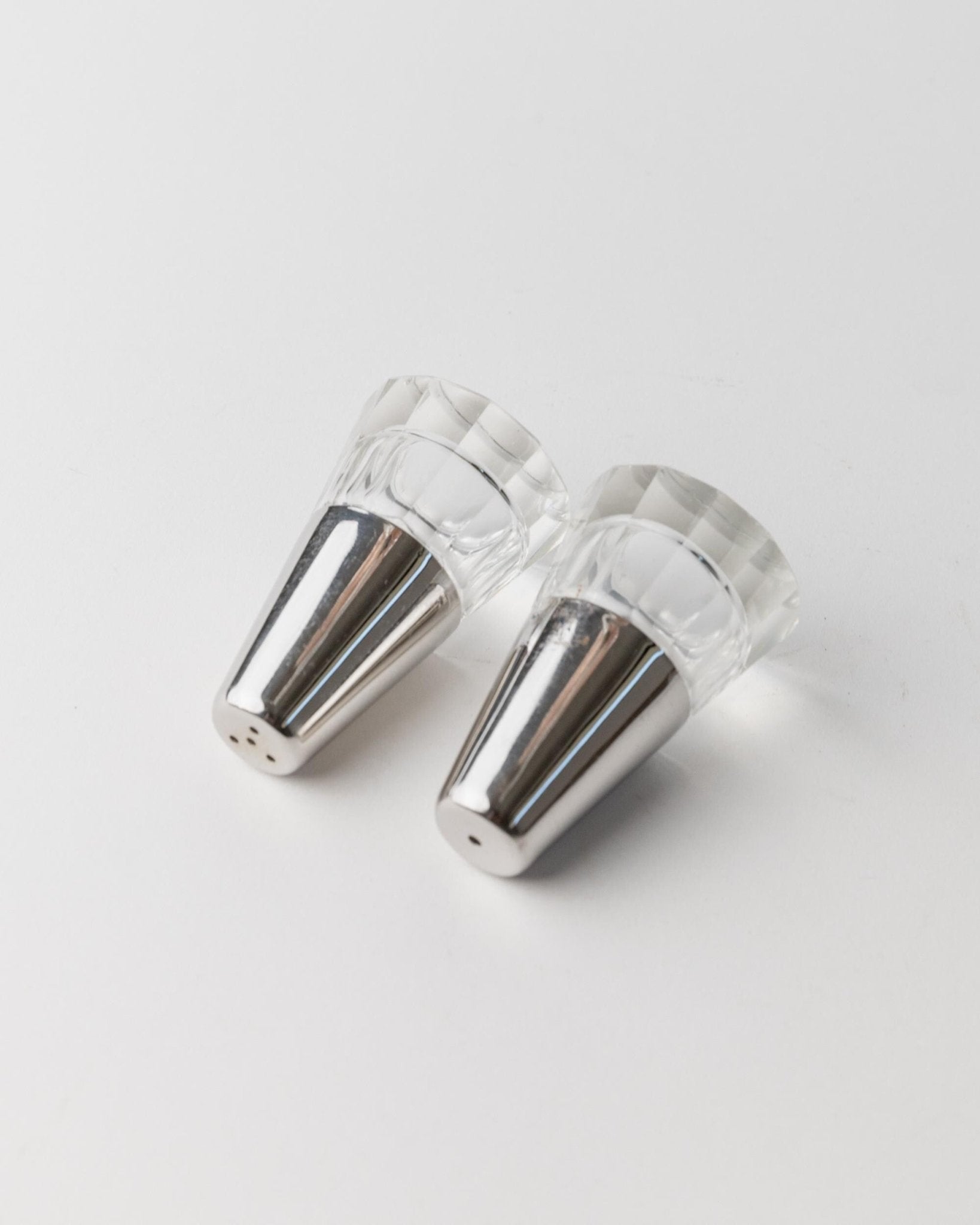 Vintage Salt and Pepper Shakers - Silver - Plated and Glass, Conical Shape - minimal Design Italy 1950s - Elegant Table Decor, Gift Idea_Bottega Jacobs