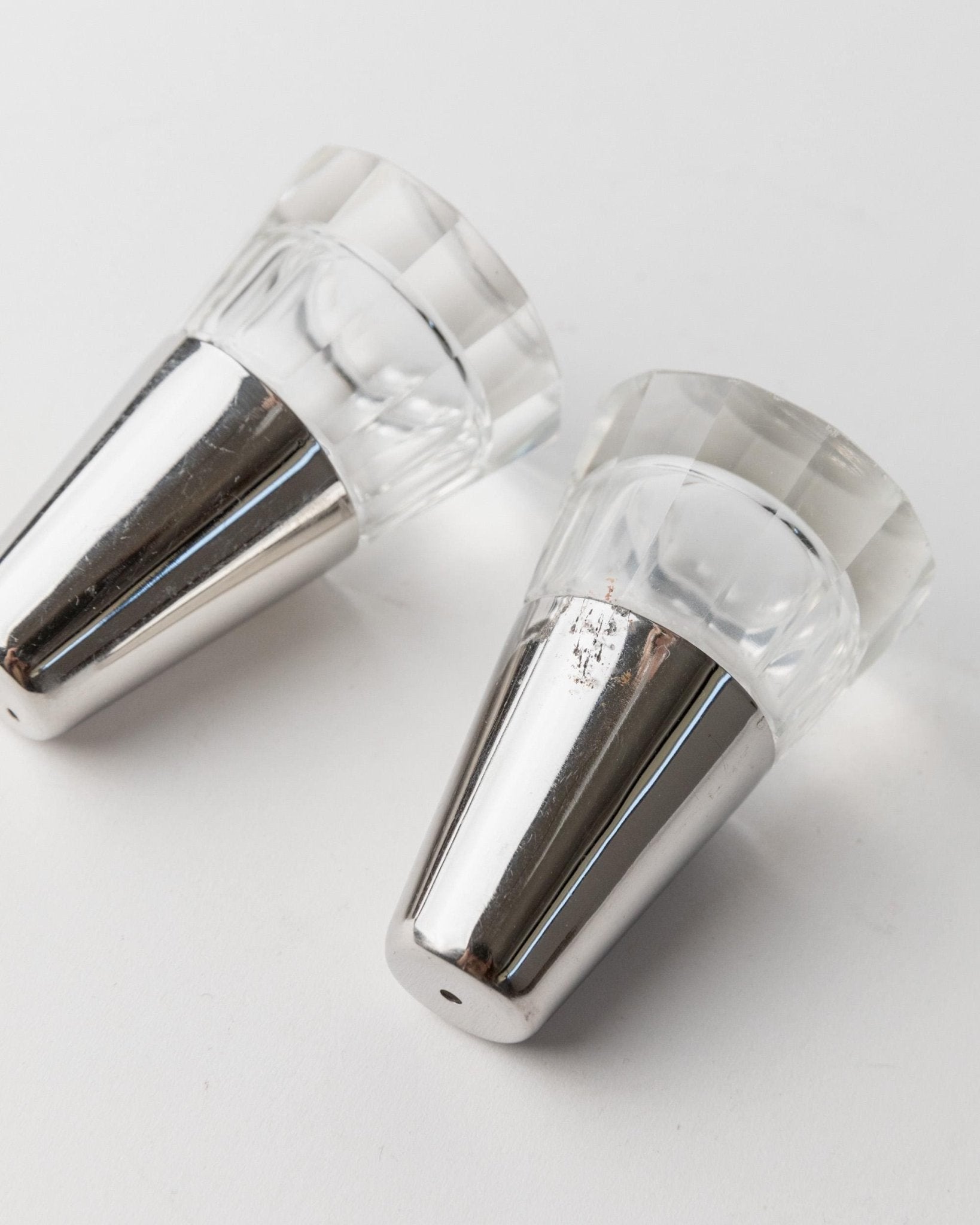 Vintage Salt and Pepper Shakers - Silver - Plated and Glass, Conical Shape - minimal Design Italy 1950s - Elegant Table Decor, Gift Idea_Bottega Jacobs