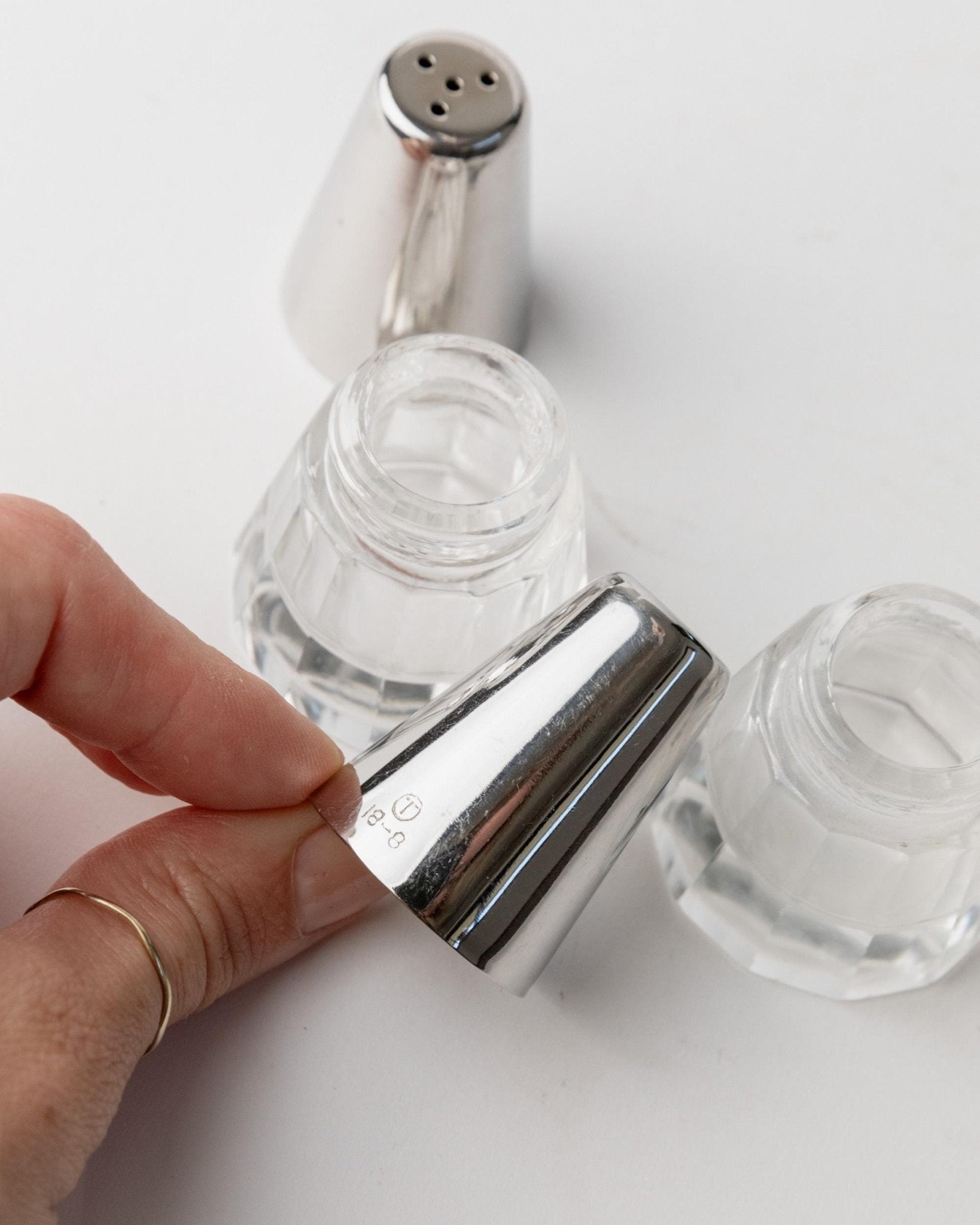 Vintage Salt and Pepper Shakers - Silver - Plated and Glass, Conical Shape - minimal Design Italy 1950s - Elegant Table Decor, Gift Idea_Bottega Jacobs