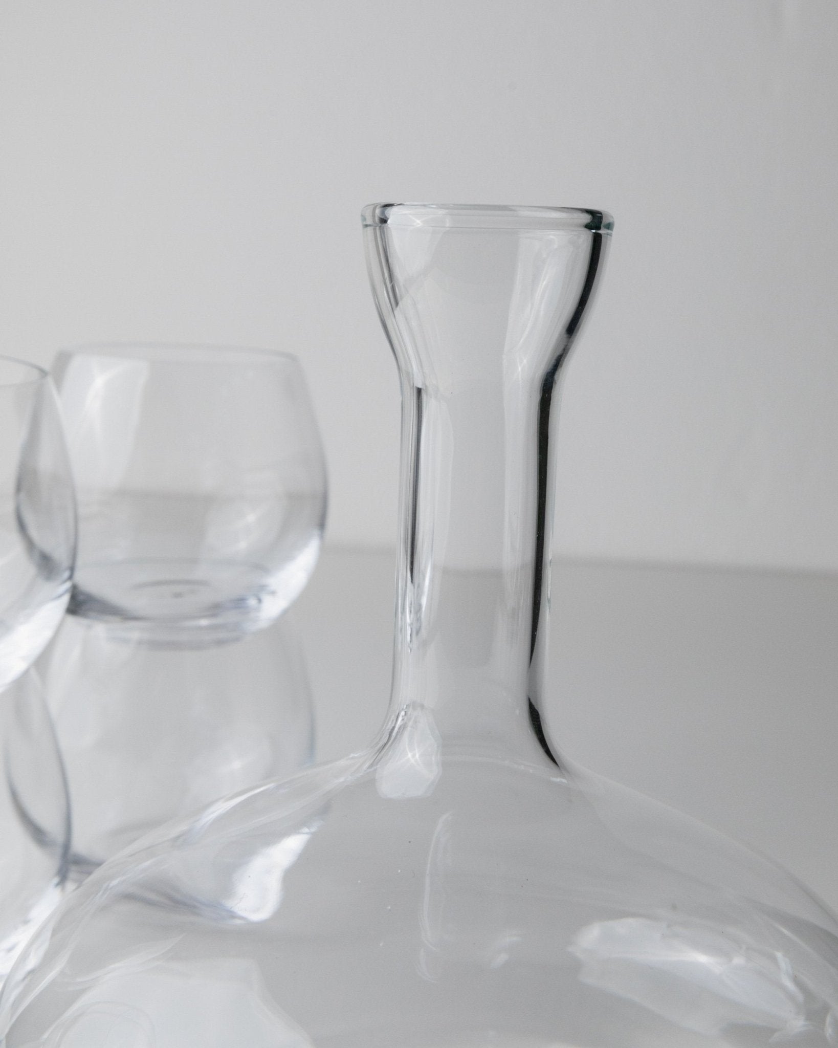 Vintage set of drinking glasses and decanter - 6 round wine glasses and  carafe, clear glass - timeless design Italy 80s