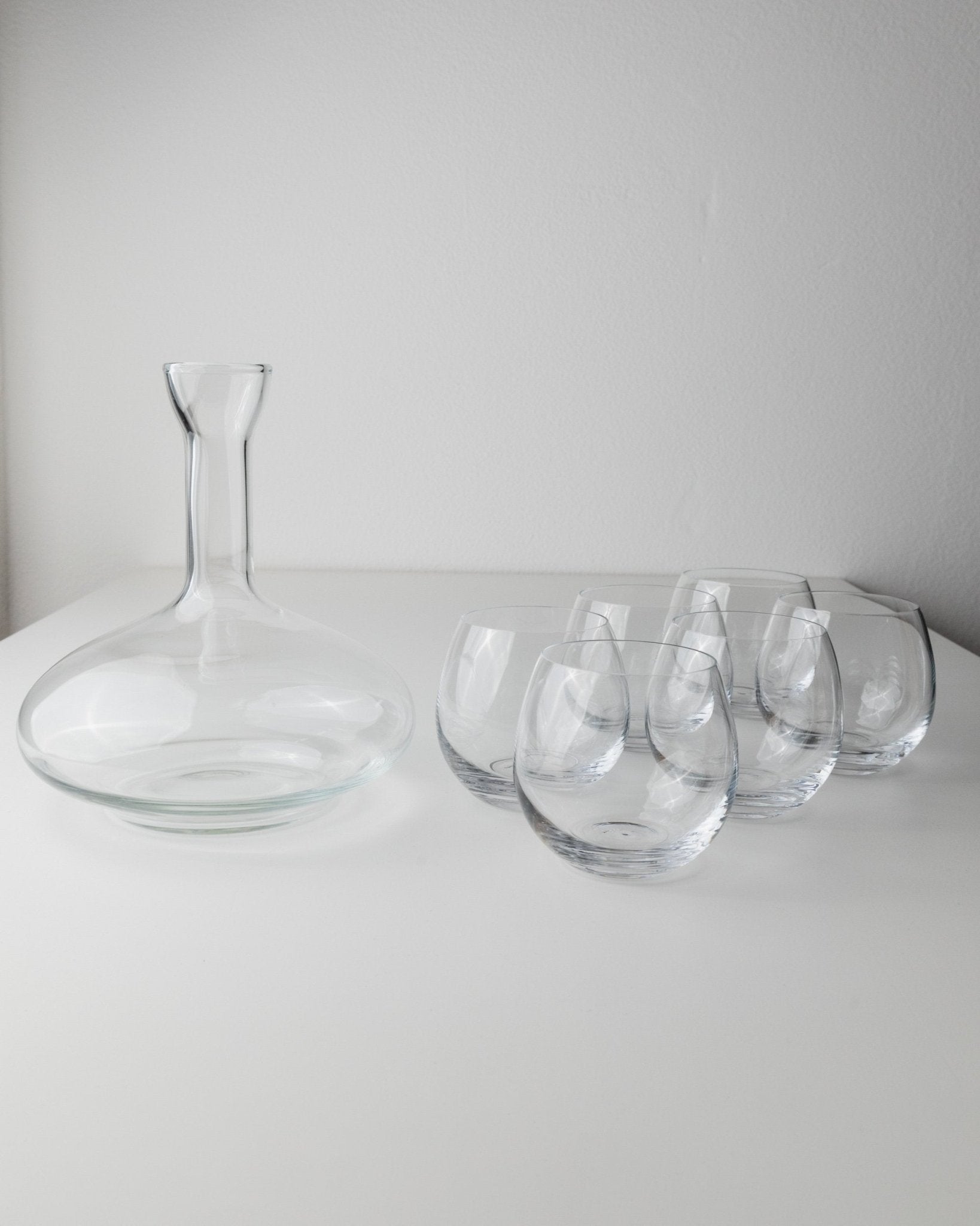 Vintage set of drinking glasses and decanter - 6 round wine glasses and  carafe, clear glass - timeless design Italy 80s - elegant table decoration,  ...