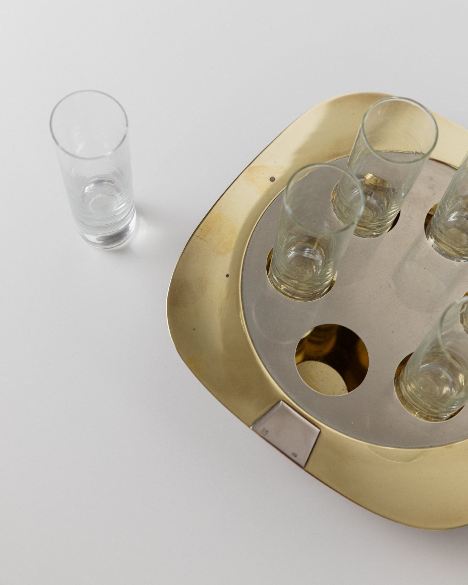 Vintage set shot glasses and tray, brass and silver - Mid Century Design Italy 70s - 6 drinking glasses, matching tray, elegant gift - Bottega Jacobs