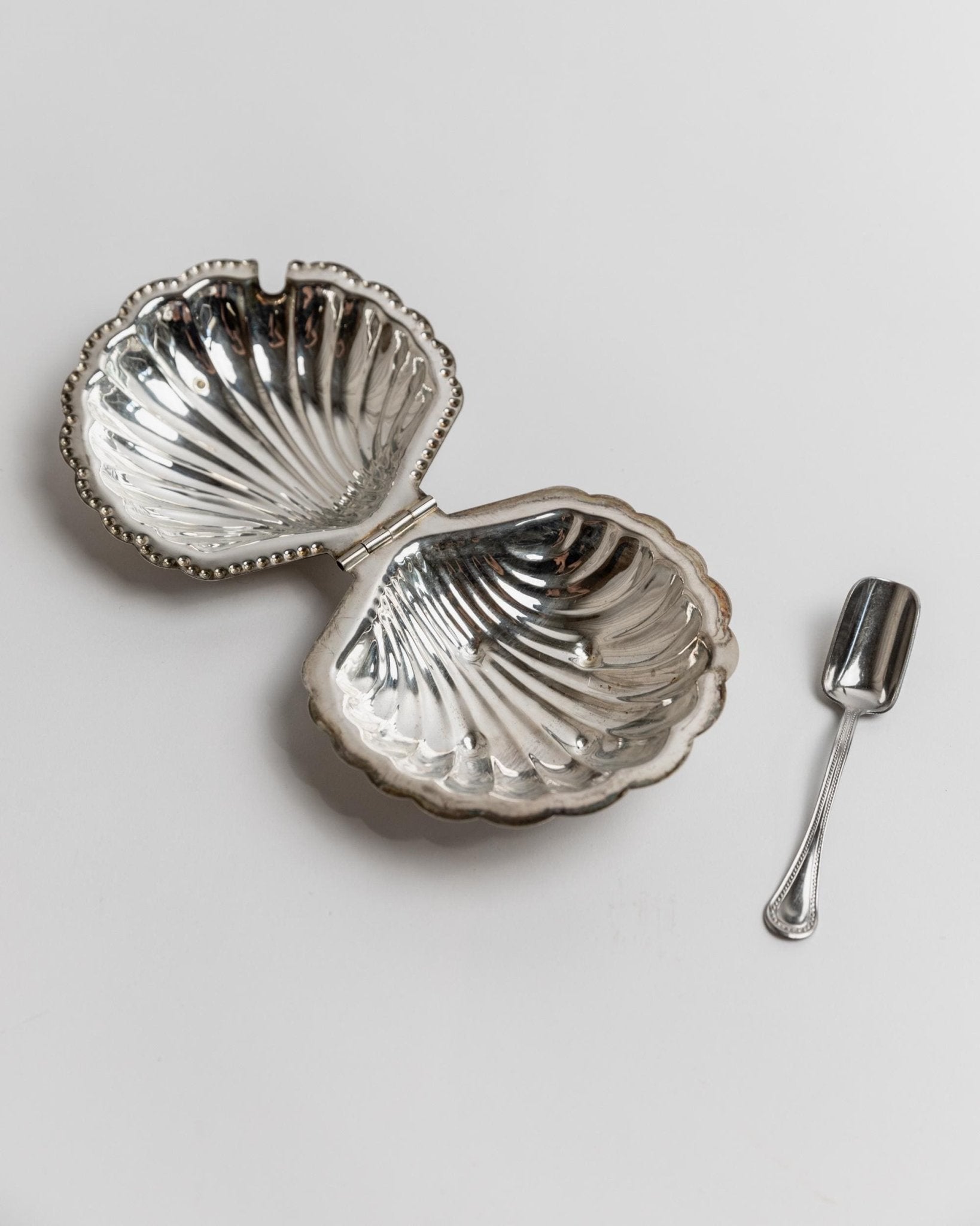 Vintage Shell - Shaped Sugar Bowl - For Sugar, Sauces, Butter, or Jam - with Shell - Shaped Spoon - Italy 1960s - elegant Table Decor, Gift Idea_Bottega Jacobs