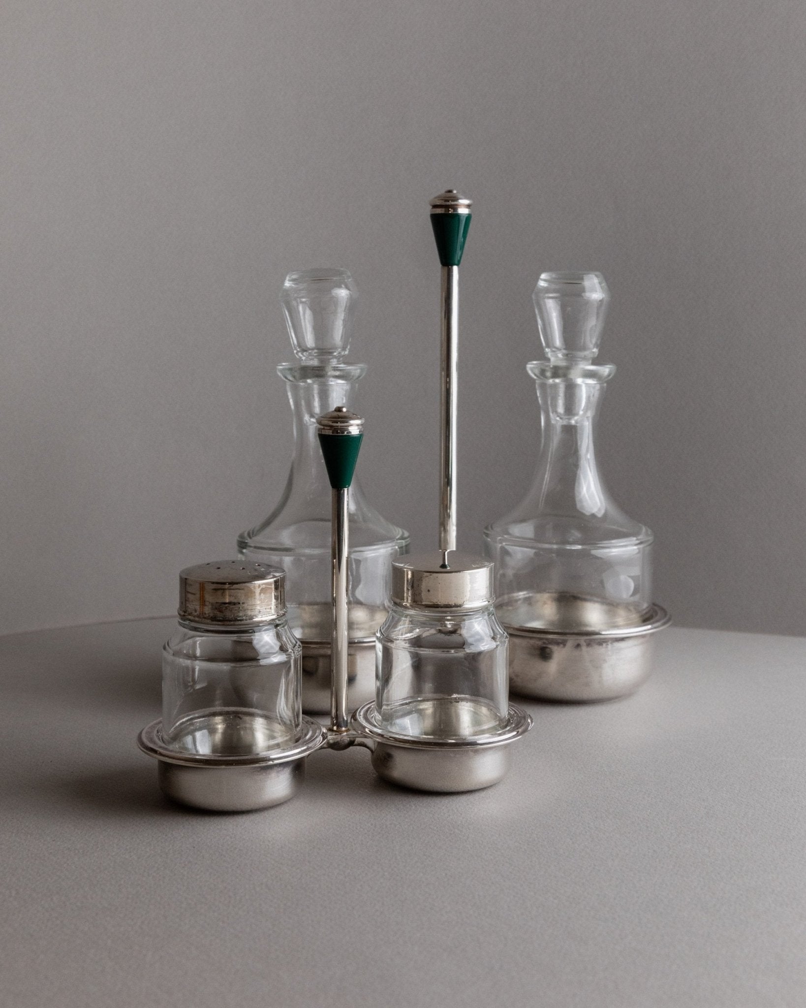 Vintage silver plated glass placemat - salt + pepper shaker, vinegar + oil bottles - Mid Century Design Italy 70s - table decoration, gift noble - Bottega Jacobs
