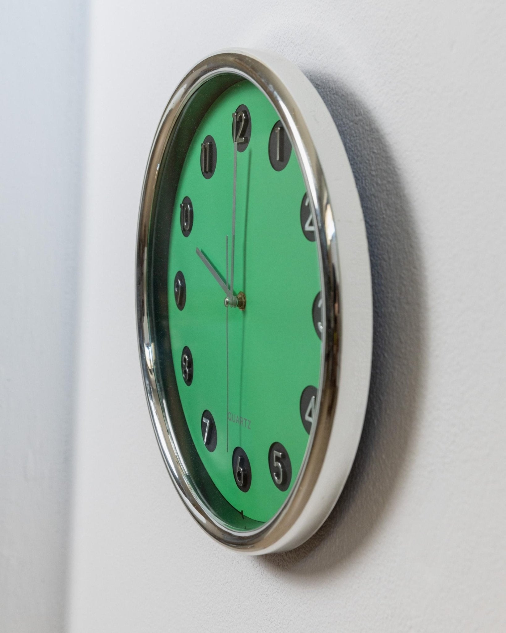 Vintage Space Age Wall Clock in Green - Poppy Design, Chrome Details, Raised Numerals, Wall Art - Italy 1970s - elegant, Unique Gift Idea_Bottega Jacobs