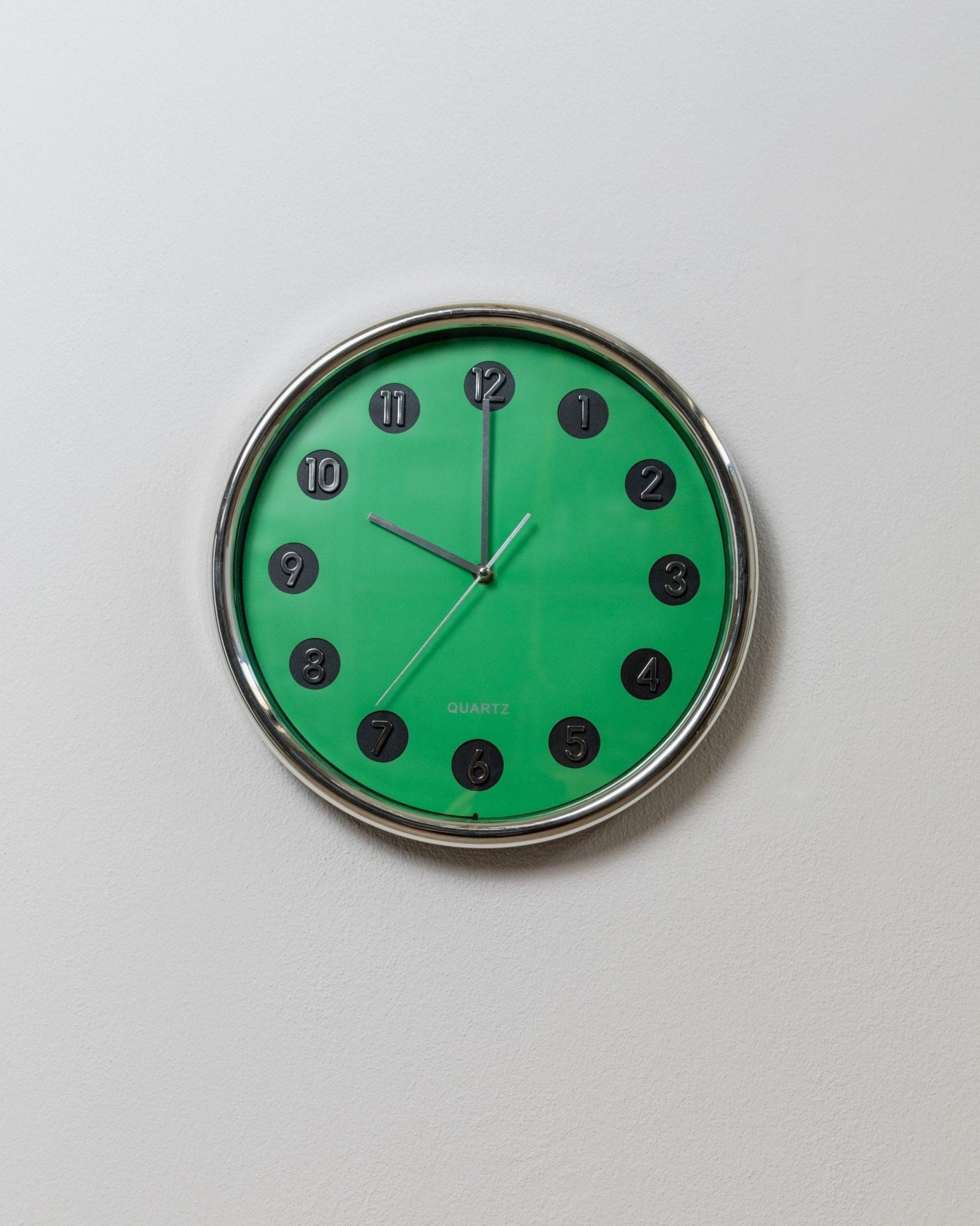 Vintage Space Age Wall Clock in Green - Poppy Design, Chrome Details, Raised Numerals, Wall Art - Italy 1970s - elegant, Unique Gift Idea_Bottega Jacobs