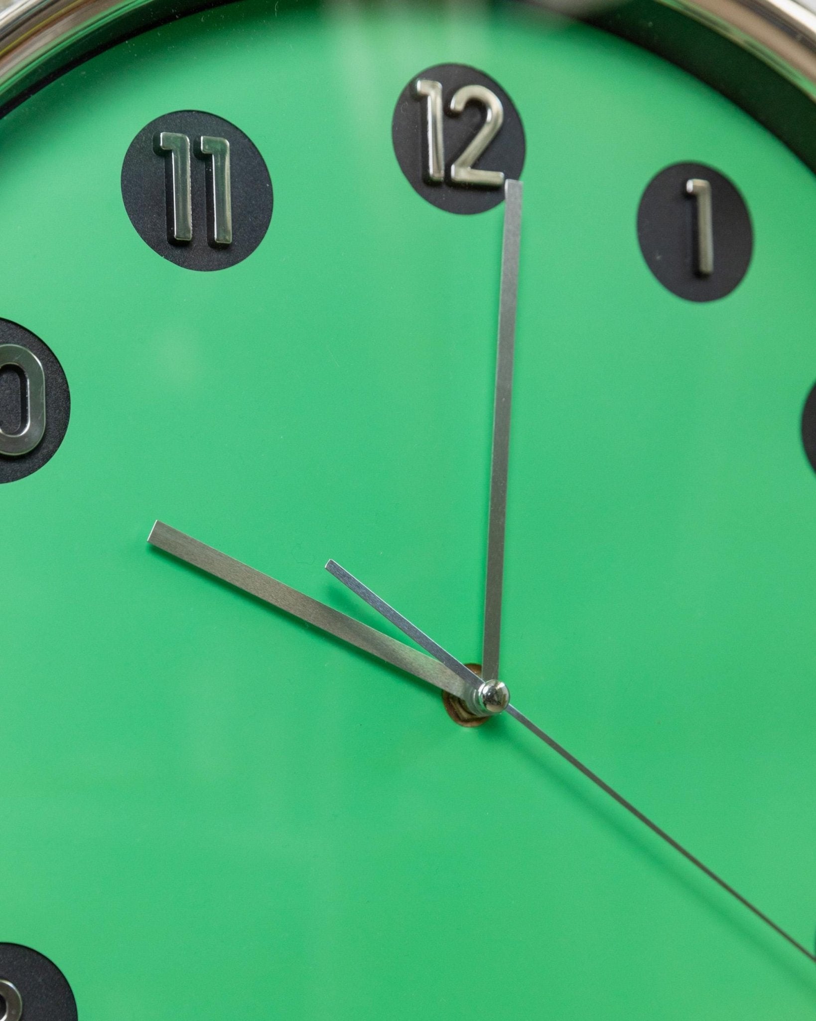 Vintage Space Age Wall Clock in Green - Poppy Design, Chrome Details, Raised Numerals, Wall Art - Italy 1970s - elegant, Unique Gift Idea_Bottega Jacobs