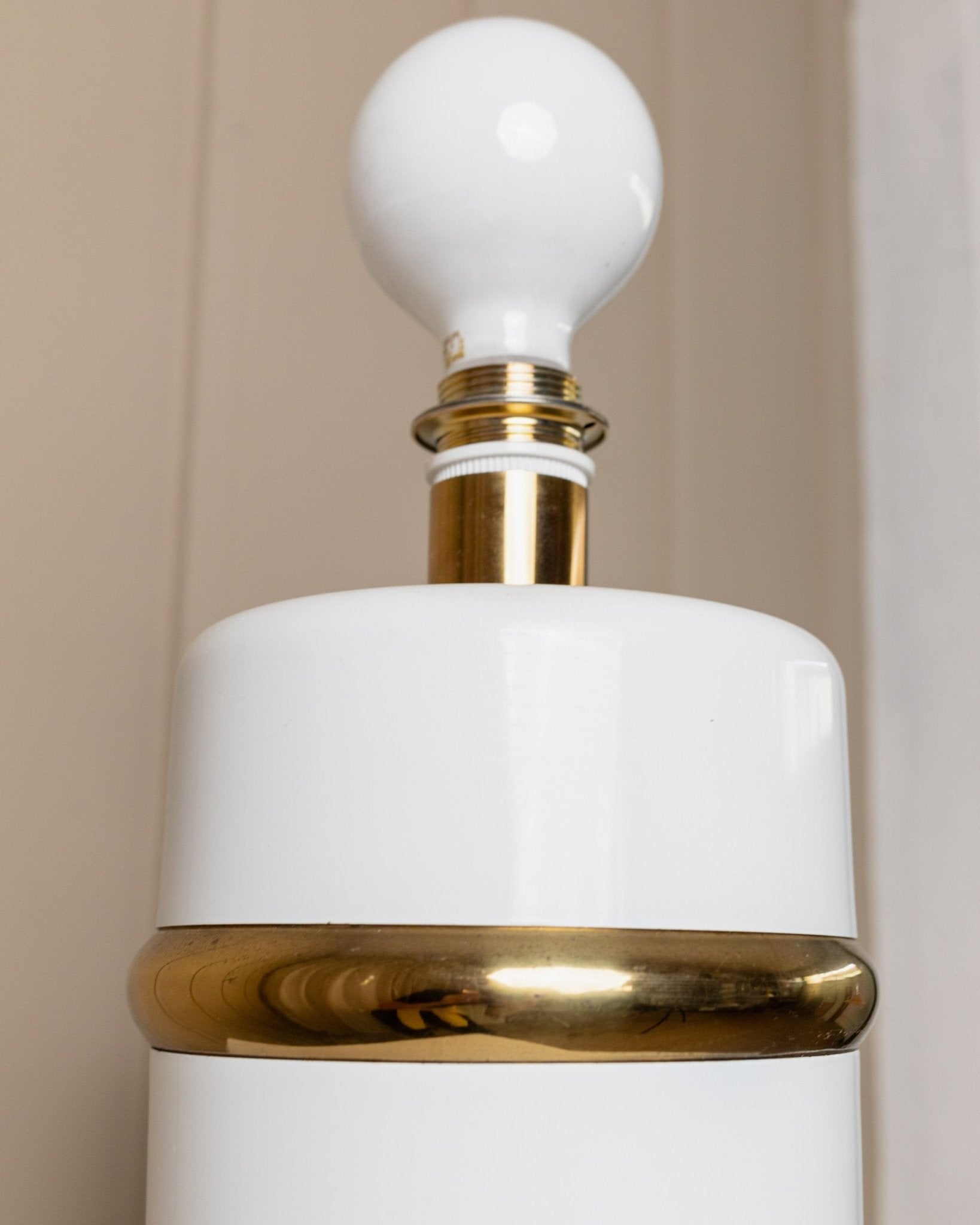 Vintage Table Lamp - white with golden accents, Italy 80s, Hollywood Regency, retro decoration, bedside lamp, vintage gift - Bottega Jacobs