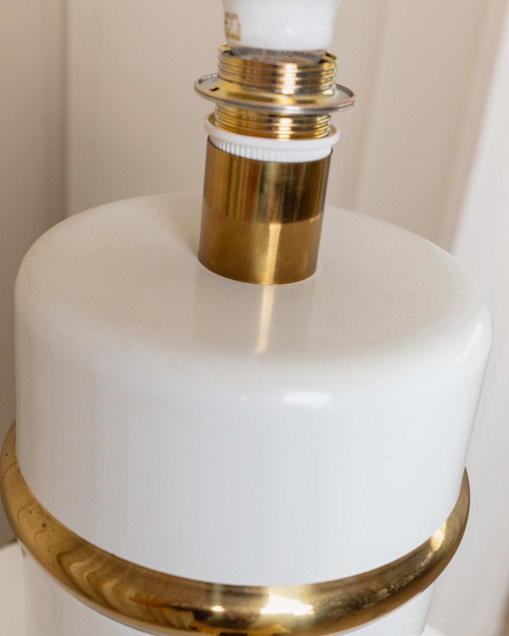 Vintage Table Lamp - white with golden accents, Italy 80s, Hollywood Regency, retro decoration, bedside lamp, vintage gift - Bottega Jacobs