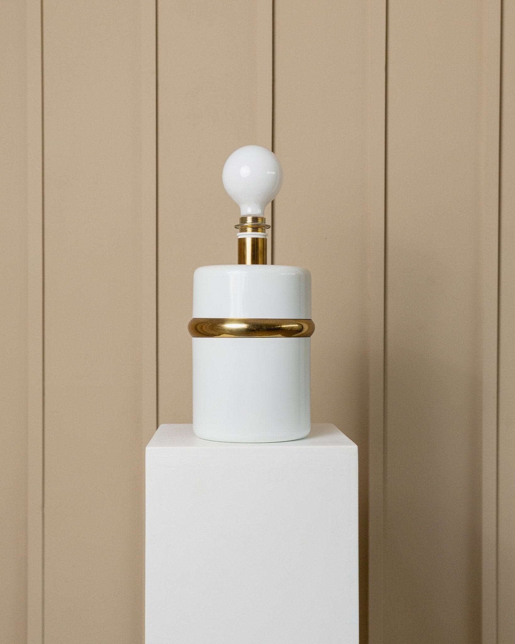 Vintage Table Lamp - white with golden accents, Italy 80s, Hollywood Regency, retro decoration, bedside lamp, vintage gift - Bottega Jacobs