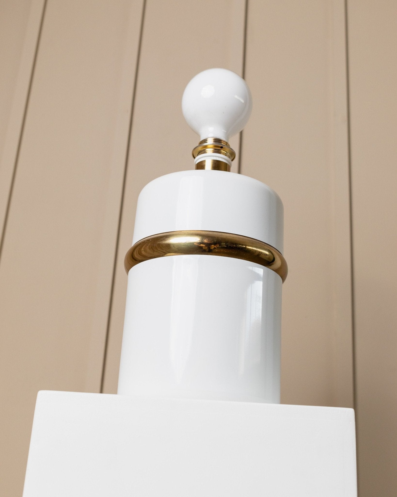 Vintage Table Lamp - white with golden accents, Italy 80s, Hollywood Regency, retro decoration, bedside lamp, vintage gift - Bottega Jacobs