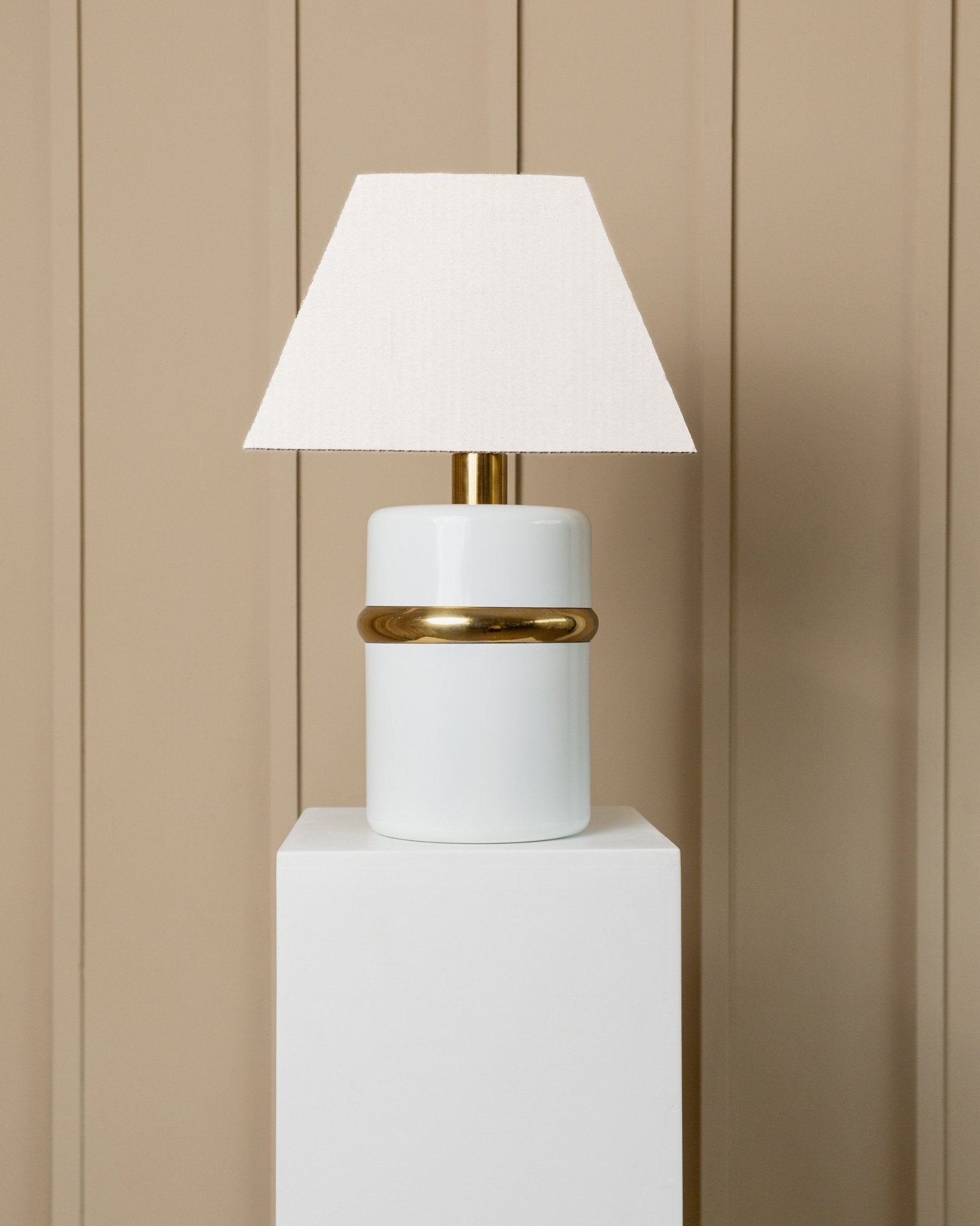 Vintage Table Lamp - white with golden accents, Italy 80s, Hollywood Regency, retro decoration, bedside lamp, vintage gift - Bottega Jacobs