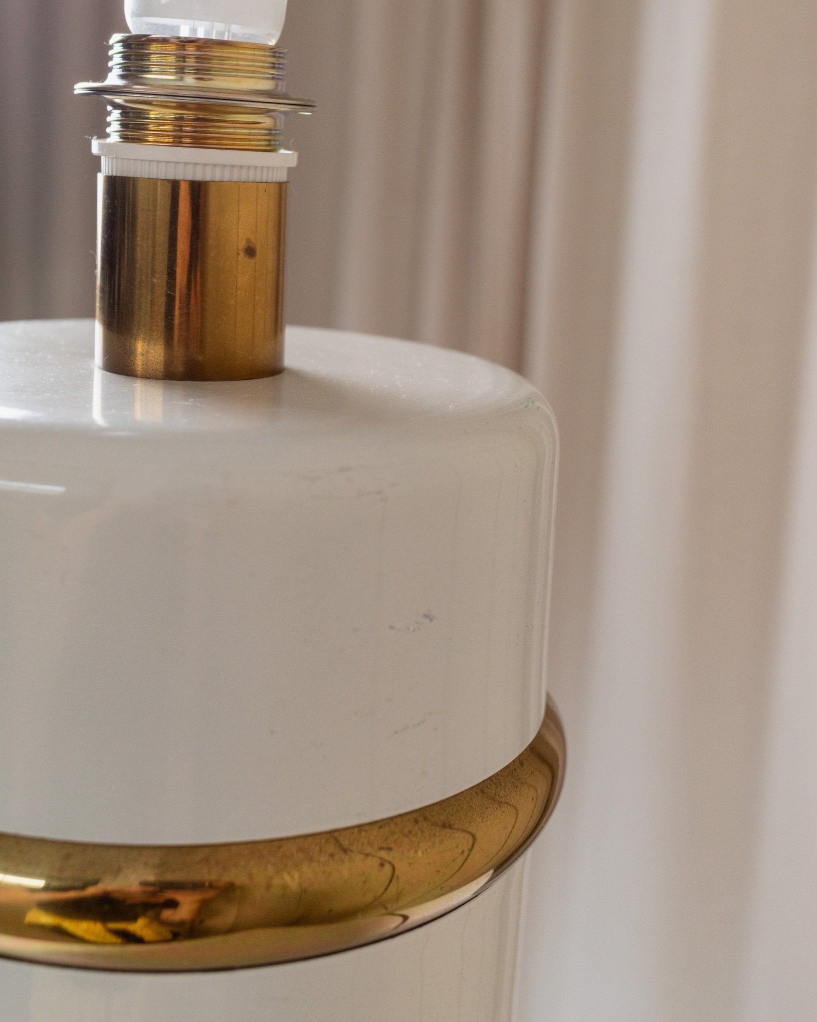 Vintage Table Lamp - white with golden accents, Italy 80s, Hollywood Regency, retro decoration, bedside lamp, vintage gift - Bottega Jacobs