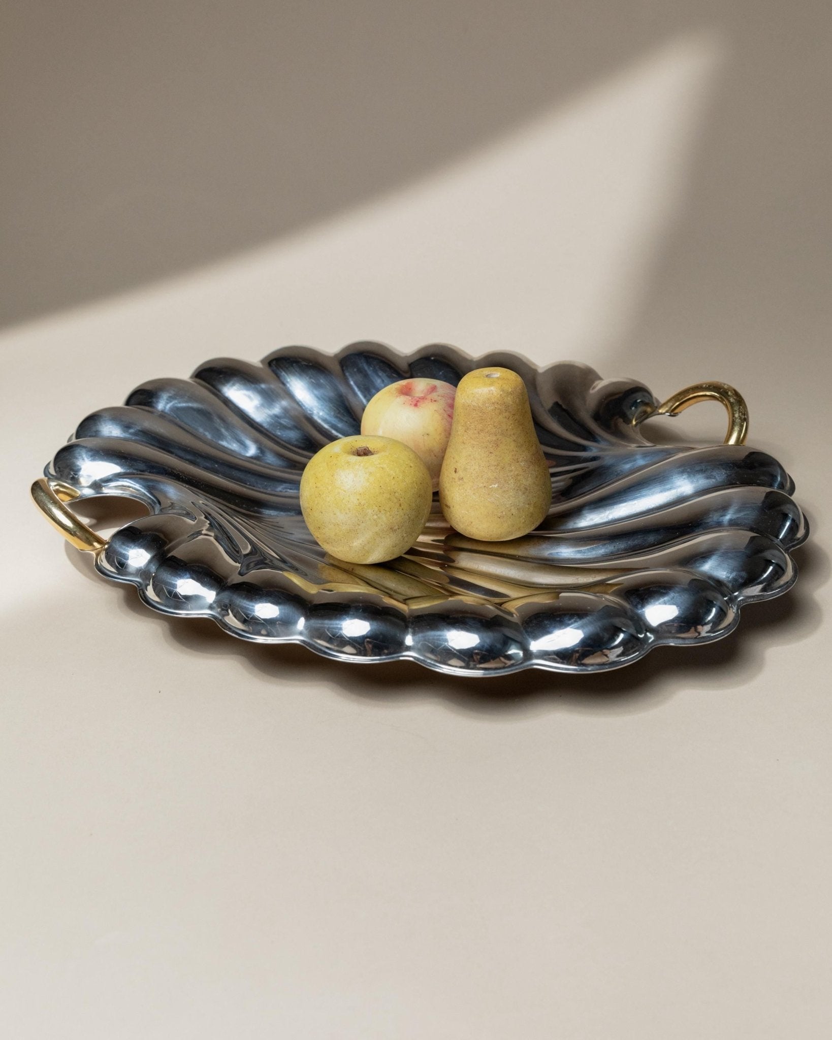 Vintage Tray Stainless Steel - Polished Shell Shape with Golden Details - Becchetti Design Italy 1980s - Gift Idea Elegant, Table Decoration_Bottega Jacobs