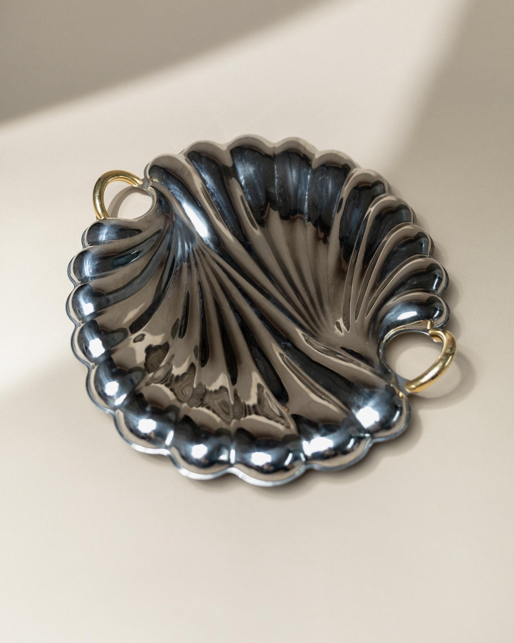 Vintage Tray Stainless Steel - Polished Shell Shape with Golden Details - Becchetti Design Italy 1980s - Gift Idea Elegant, Table Decoration_Bottega Jacobs
