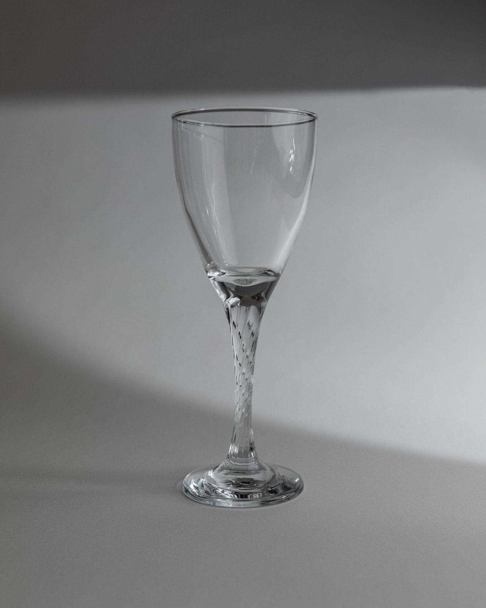 Vintage Wine or Champagne Glasses Set of 10 - Clear Glass, Swirled Stem - Timeless Design Italy 1980s - Gift Idea Elegant, Table Decoration_Bottega Jacobs