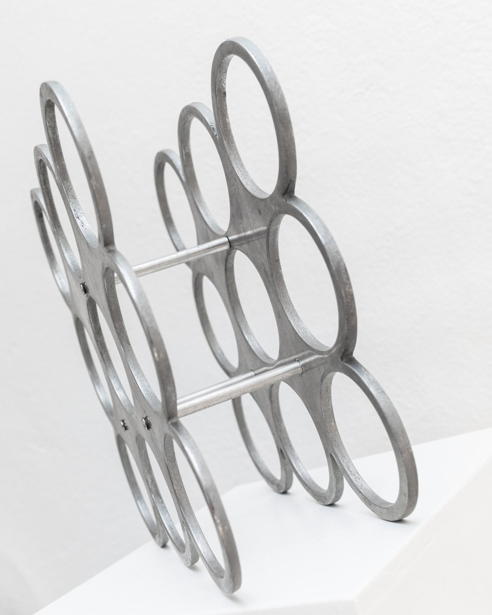 Vintage wine rack - made of metal for 9 bottles - Space Age Design - Italy 1970s - Bottega Jacobs